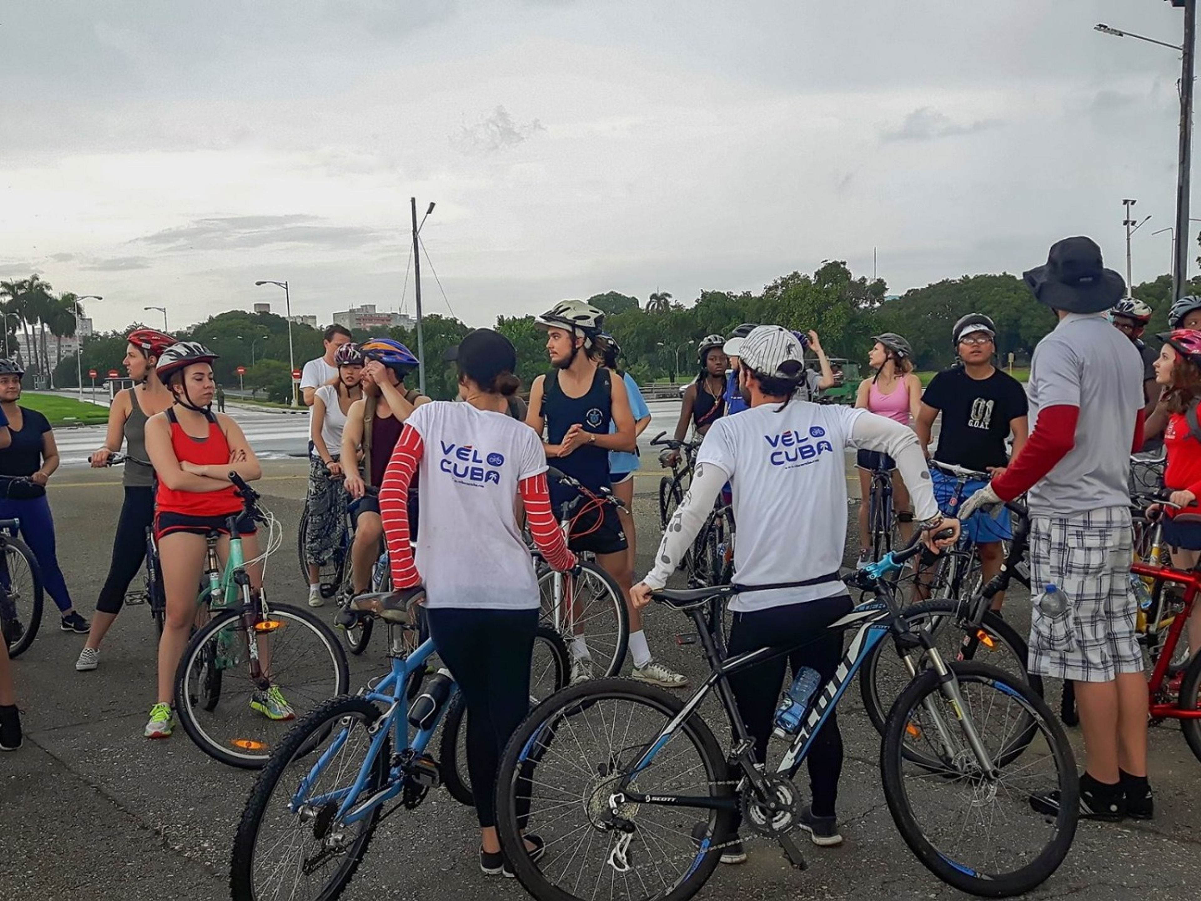 Excursión de Ciclismo “HABANA MODERNA”. “MODERN HAVANA” Cycling tour