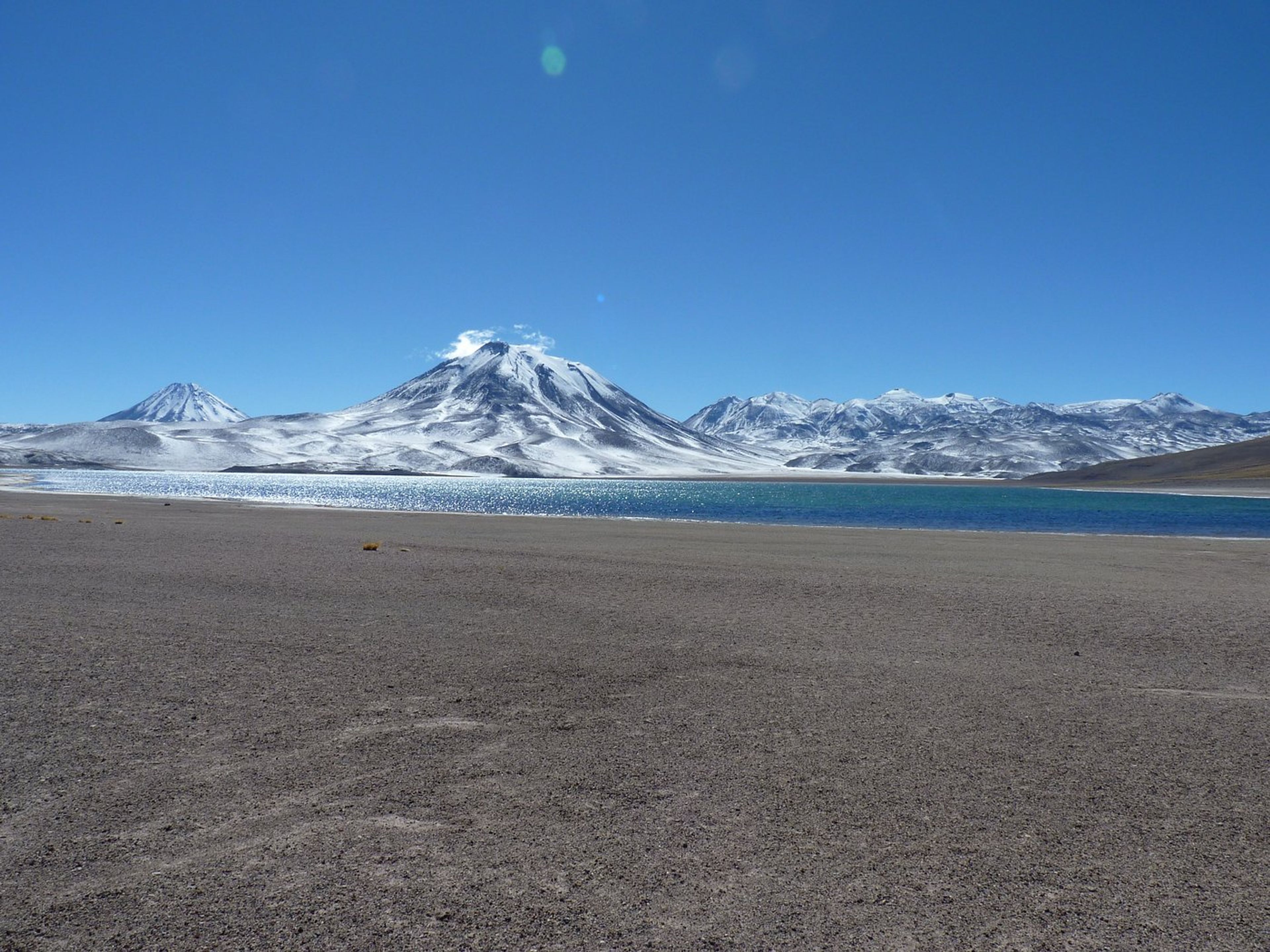 Excursión “LAGUNAS ALTIPLÁNICAS Y TEJEDORAS DE SOCAIRE”. “ALTIPLANIC LAGOONS AND WEAVERS OF SOCAIRE” Tour, San Pedro de Atacama, Chile.