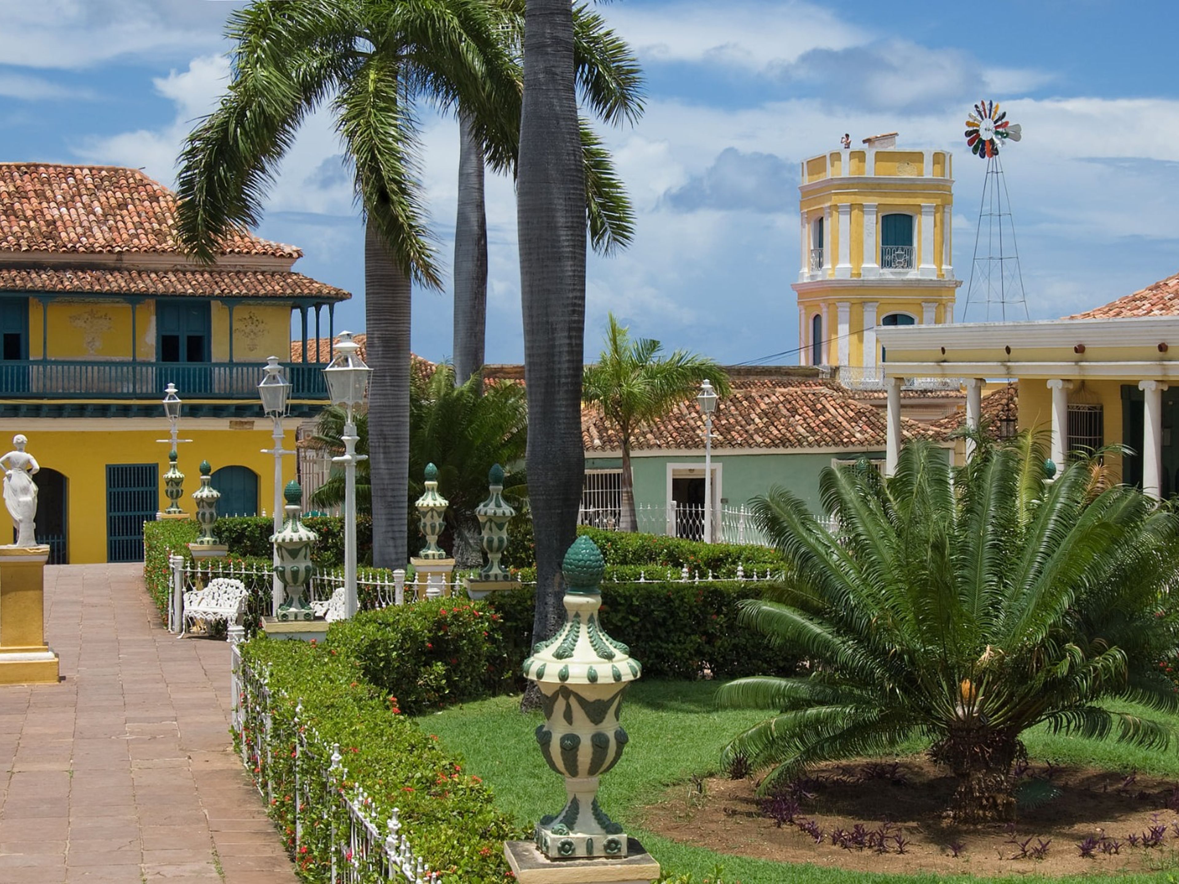 Excursão “PRAÇAS COLONIAIS, CENTRO DAS LENDAS”. The Mayor square panoramic view, Trinidad, Sancti Spíritus, Cuba.
