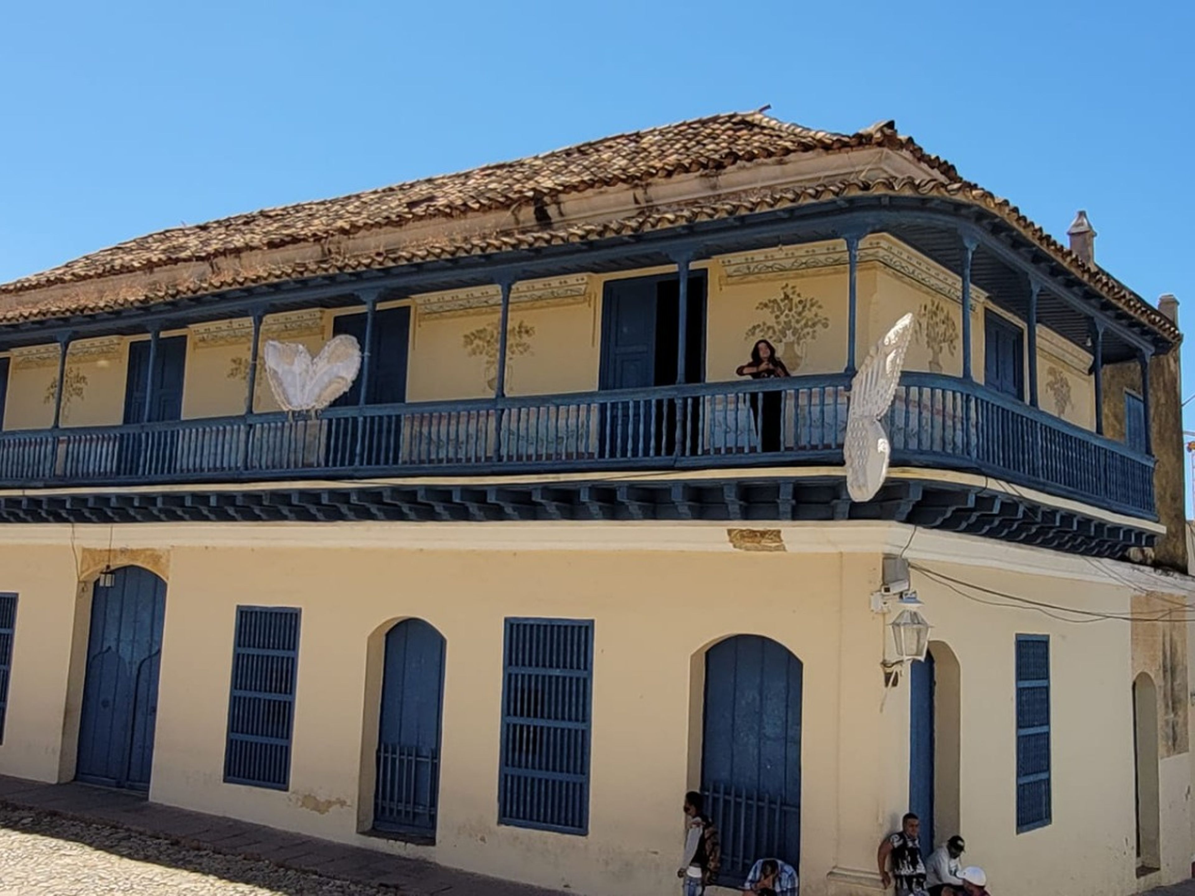 Excursión “PLAZAS COLONIALES, EMPORIO DE LEYENDAS”. The Mayor square panoramic view, Trinidad, Sancti Spíritus, Cuba.