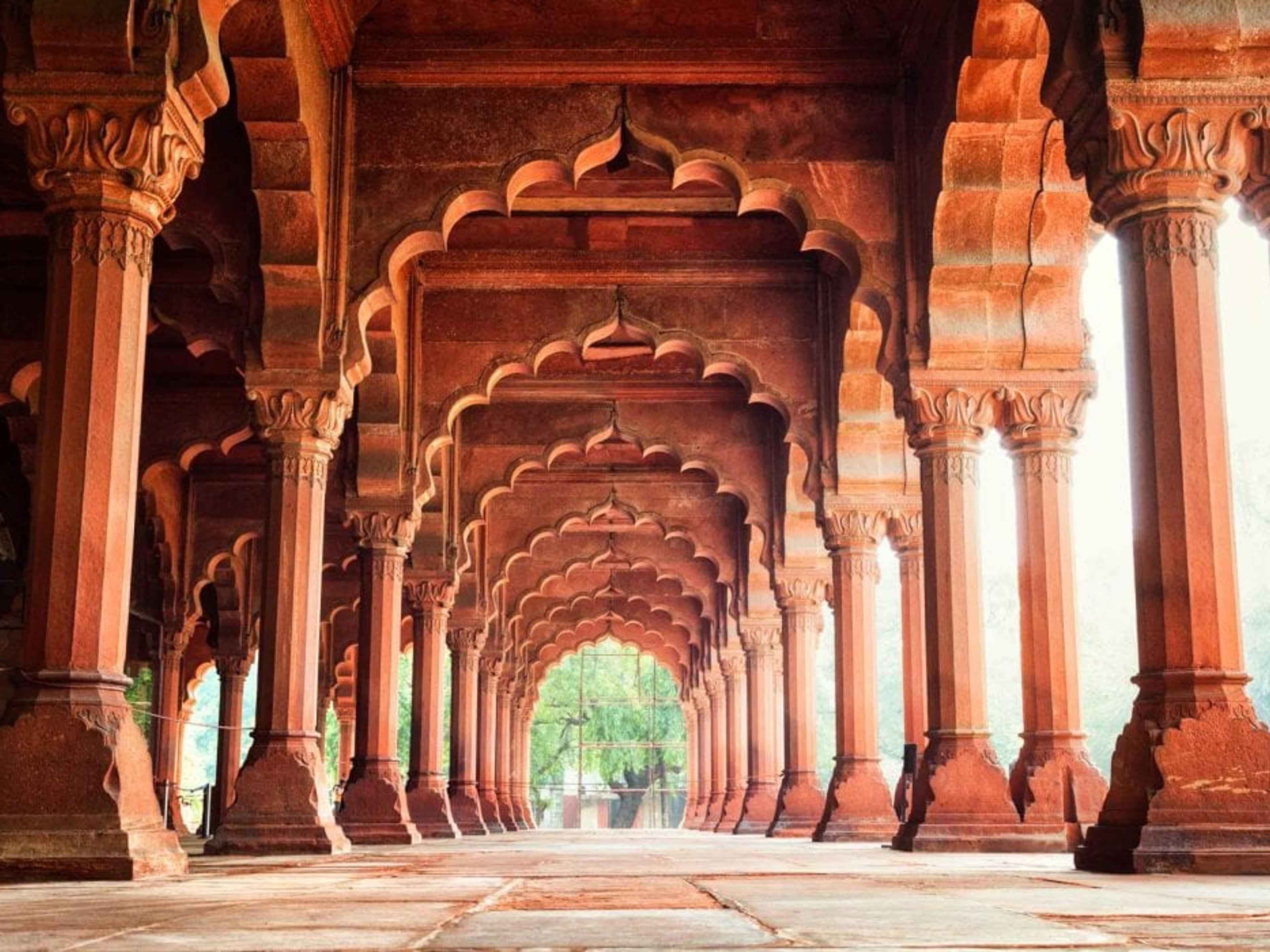 "All Inclusive Ultimate Walking Tour Of Agra SmartPass offering 12 + Attractions" Tour. The Taj Mahal (Crown of the Palace or Corona de los palacios) panoramic view. An ivory-white marble mausoleum in the Indian city of Agra, Uttar Pradesh, India.