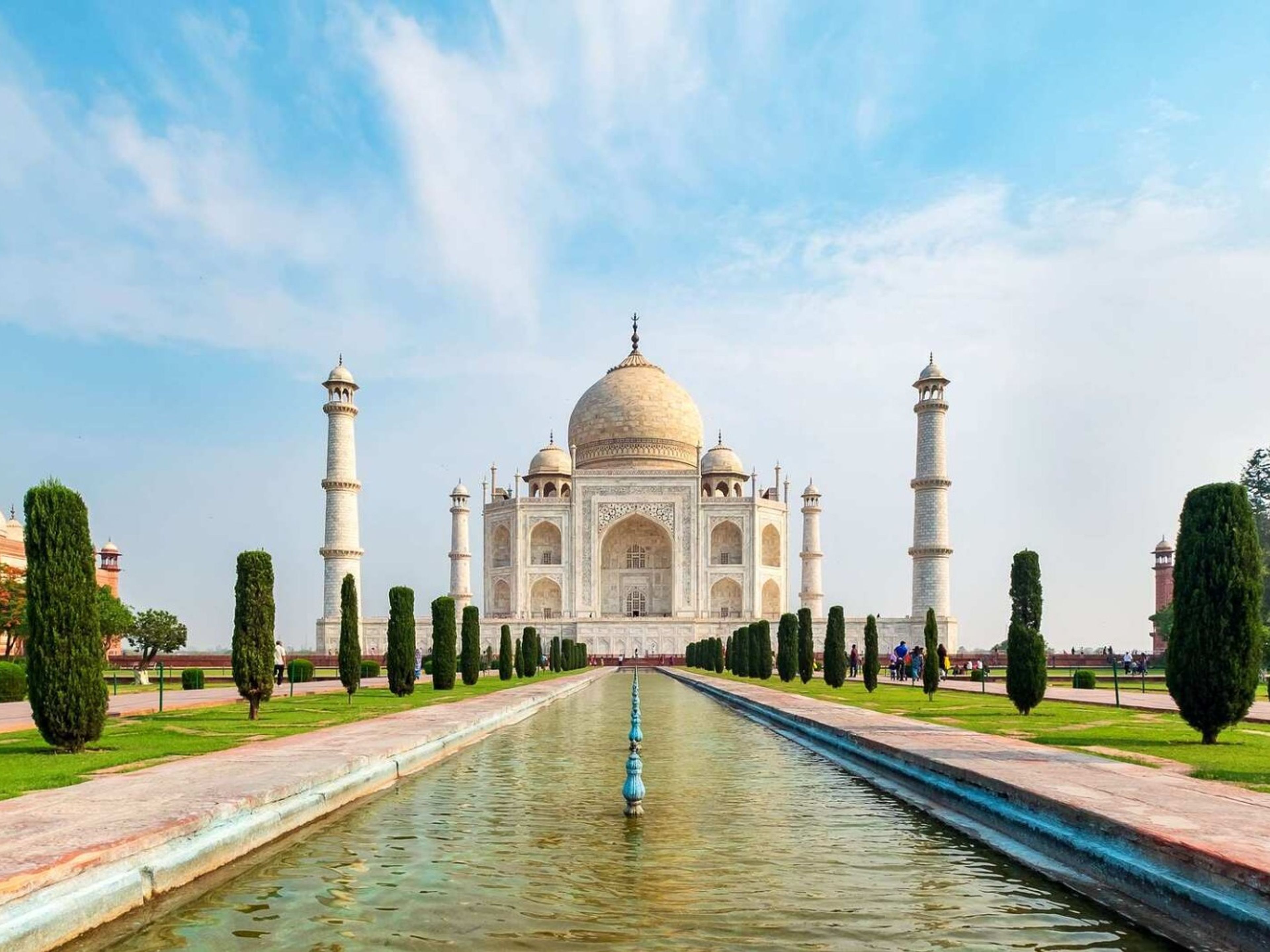 "All Inclusive Ultimate Walking Tour Of Agra SmartPass offering 12 + Attractions" Tour. The Taj Mahal (Crown of the Palace or Corona de los palacios) panoramic view. An ivory-white marble mausoleum in the Indian city of Agra, Uttar Pradesh, India.