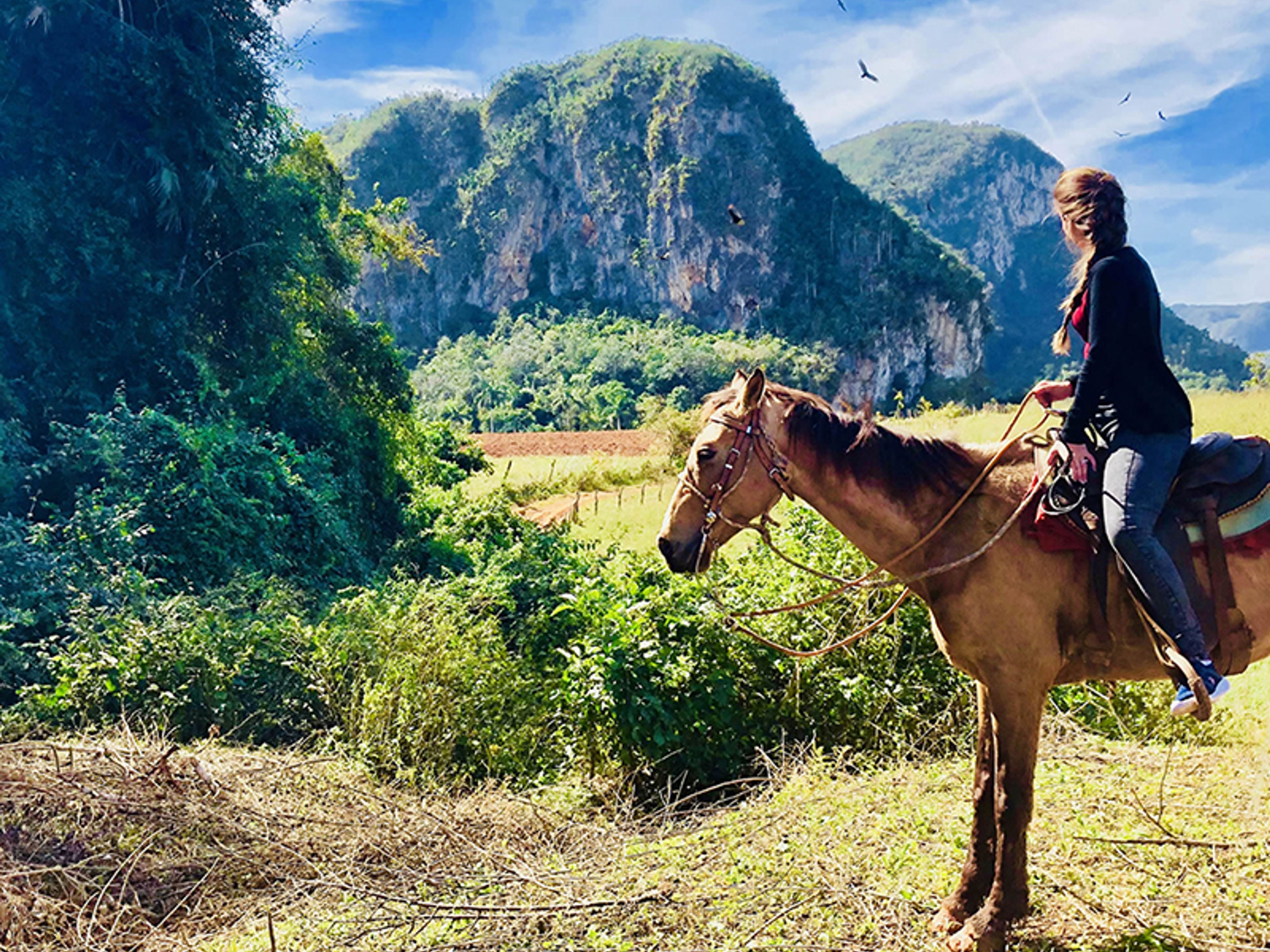 Tour "Service VIP: aventure de 4 jours à Viñales". Horseback Adventure through the Valley of Viñales. "VIP Service: Adventure of 4 days in Viñales" Tour