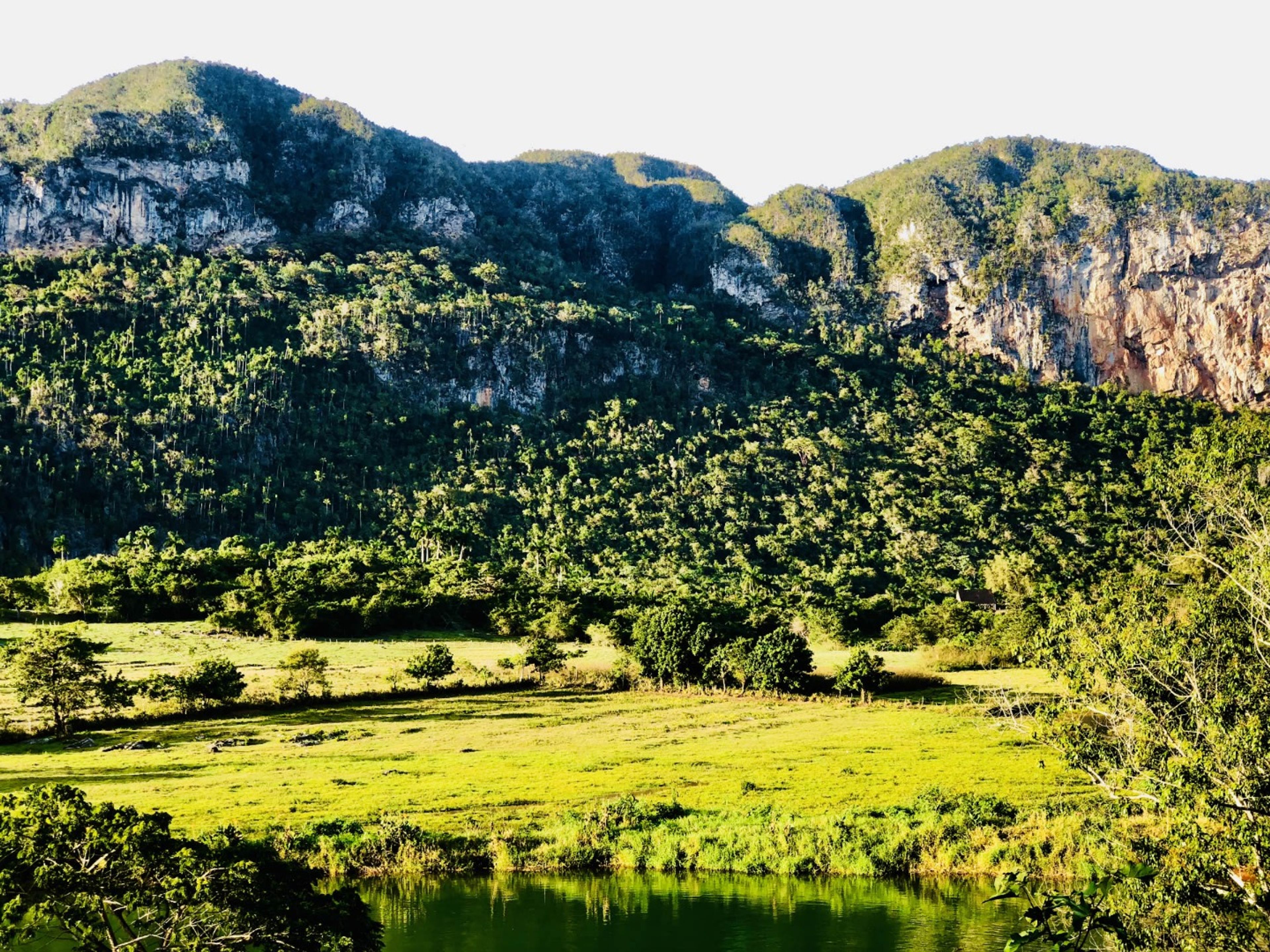 Tour "Servizio VIP: Avventura di 4 giorni a Viñales". Viñales valley panoramic view, Pinar del Río, "VIP Service: Adventure of 4 days in Viñales" Tour