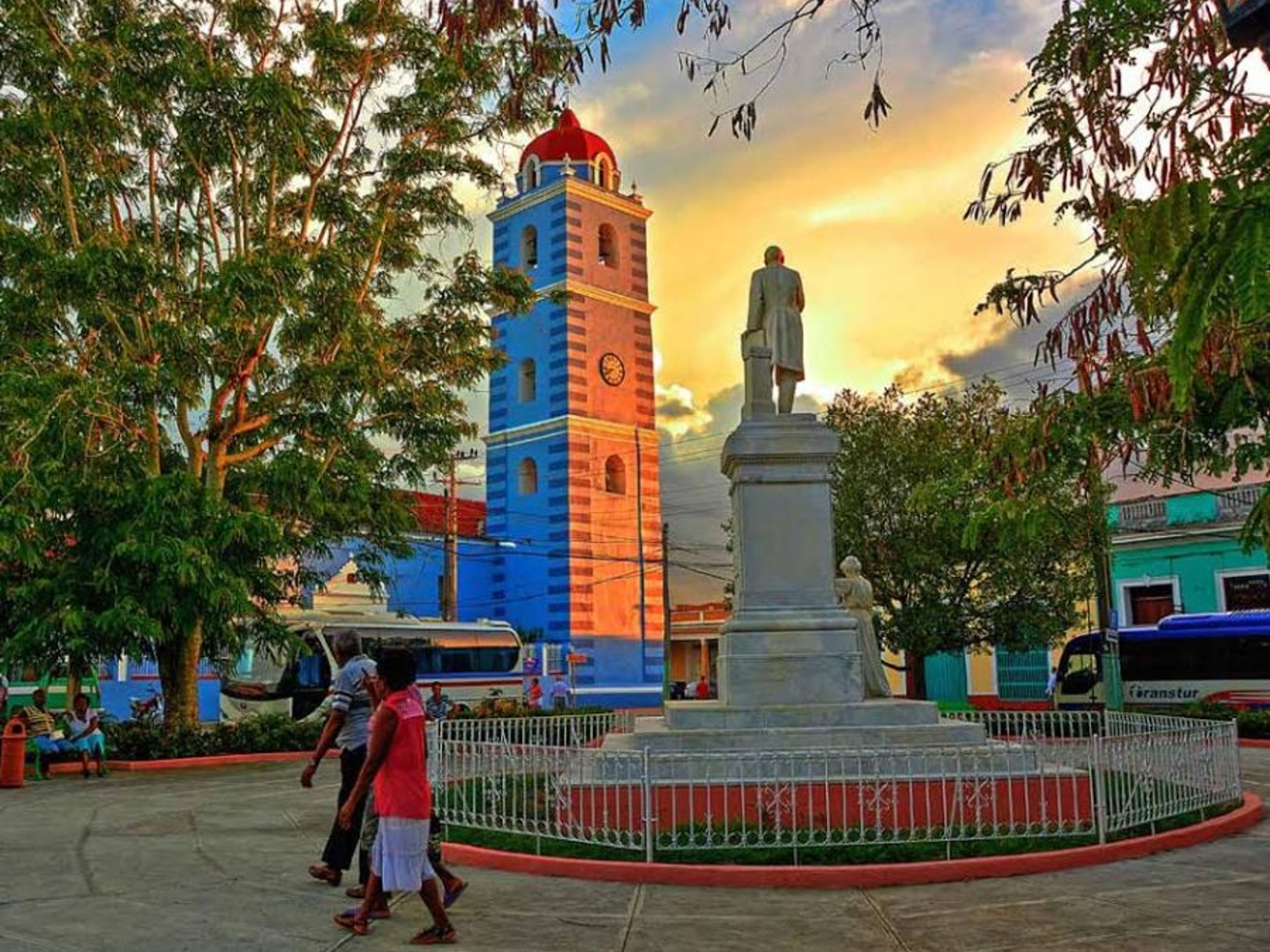 Tour “Giro a Sancti Spíritus en Auto d'epoca Americane”