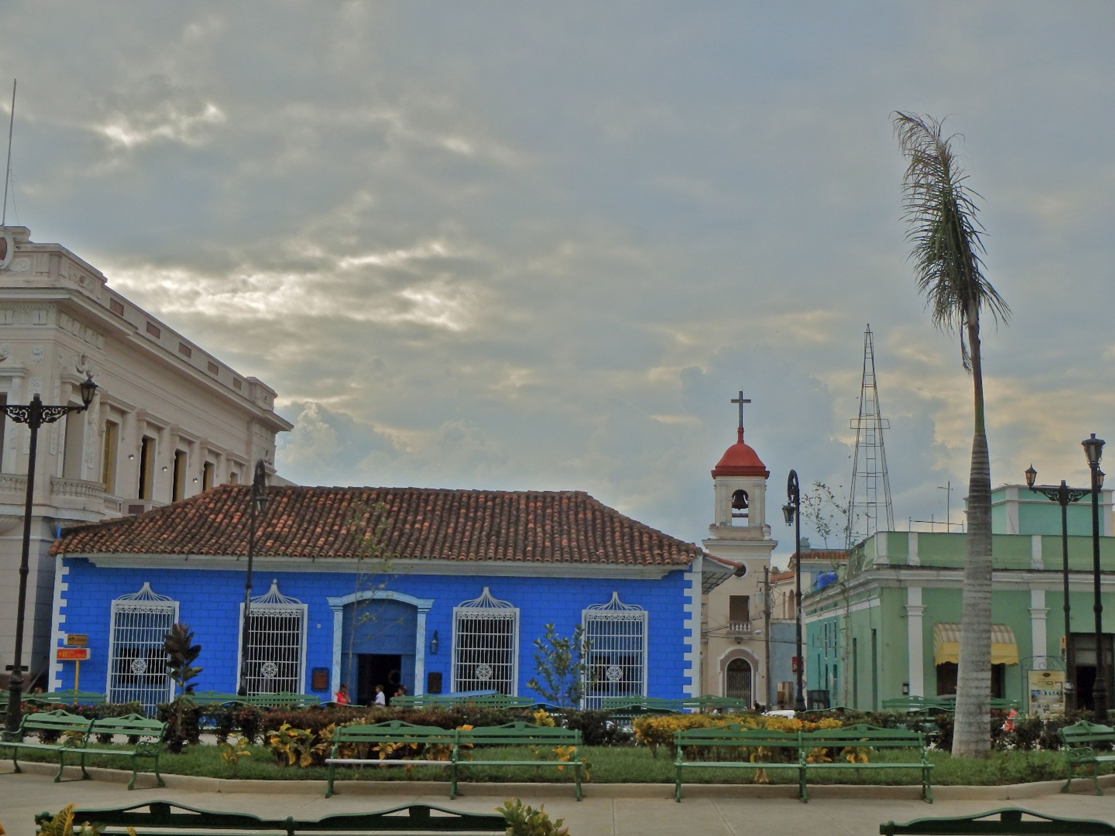 “RIDE TO SANCTI SPÍRITUS IN OLD FASHION AMERICAN CLASSIC CARS” Tour. The Central Park Serafin Sanchez panoramic view, “Ride to Sancti Spíritus in Old Fashion American Classic Cars” Tour
