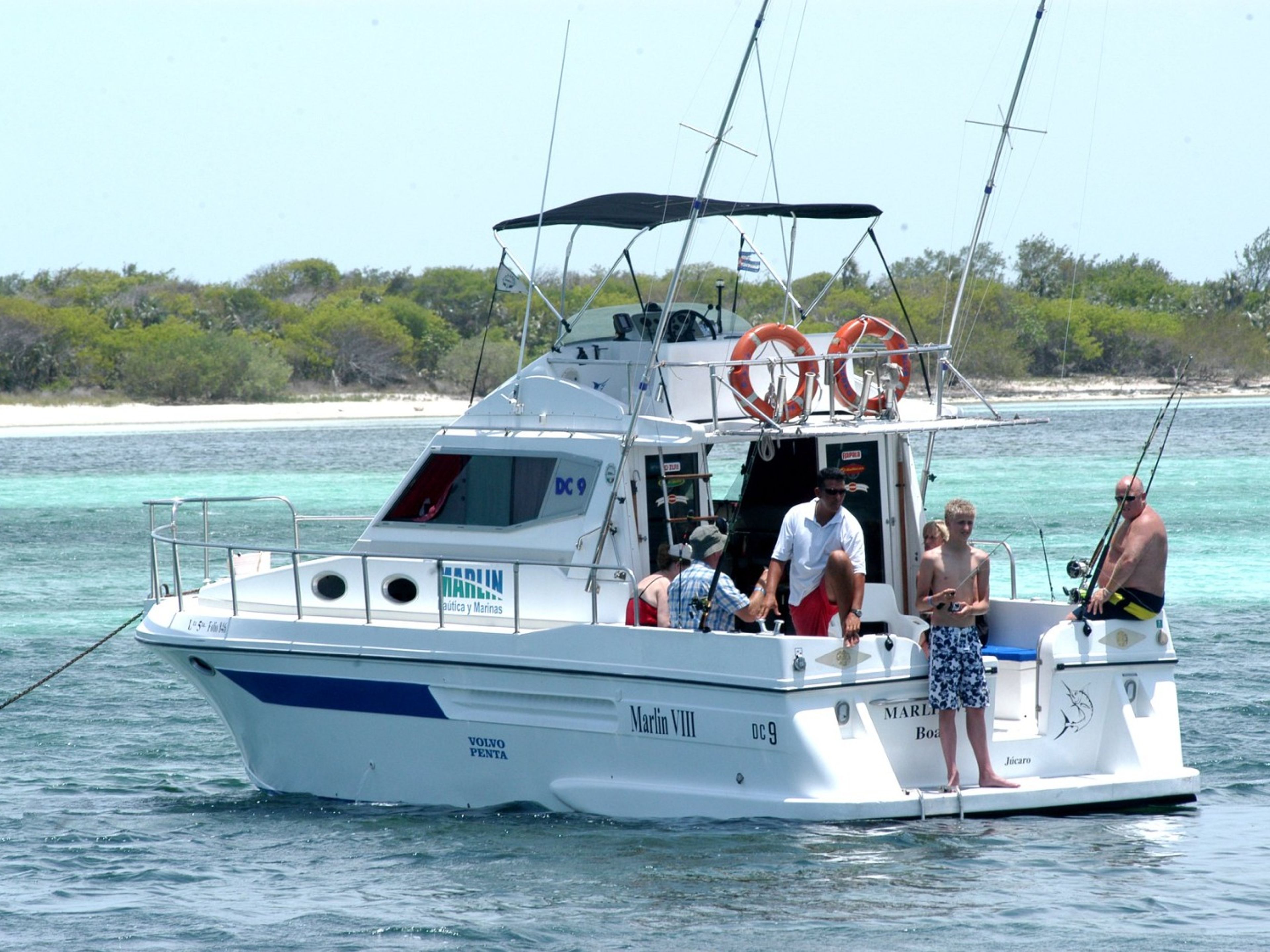 Excursión “PESCA DE ALTURA EN JARDINES DEL REY (JORNADA COMPLETA 7 HRS / MEDIA JORNADA 3 HRS (HASTA 4 PAX)“. “DEEP SEA FISHING IN JARDINES DEL REY (FULL DAY 7 HRS / HALF DAY 3 HRS (UP TO 4 PAX)“ Tour, Ciego de Ávila, Cuba.