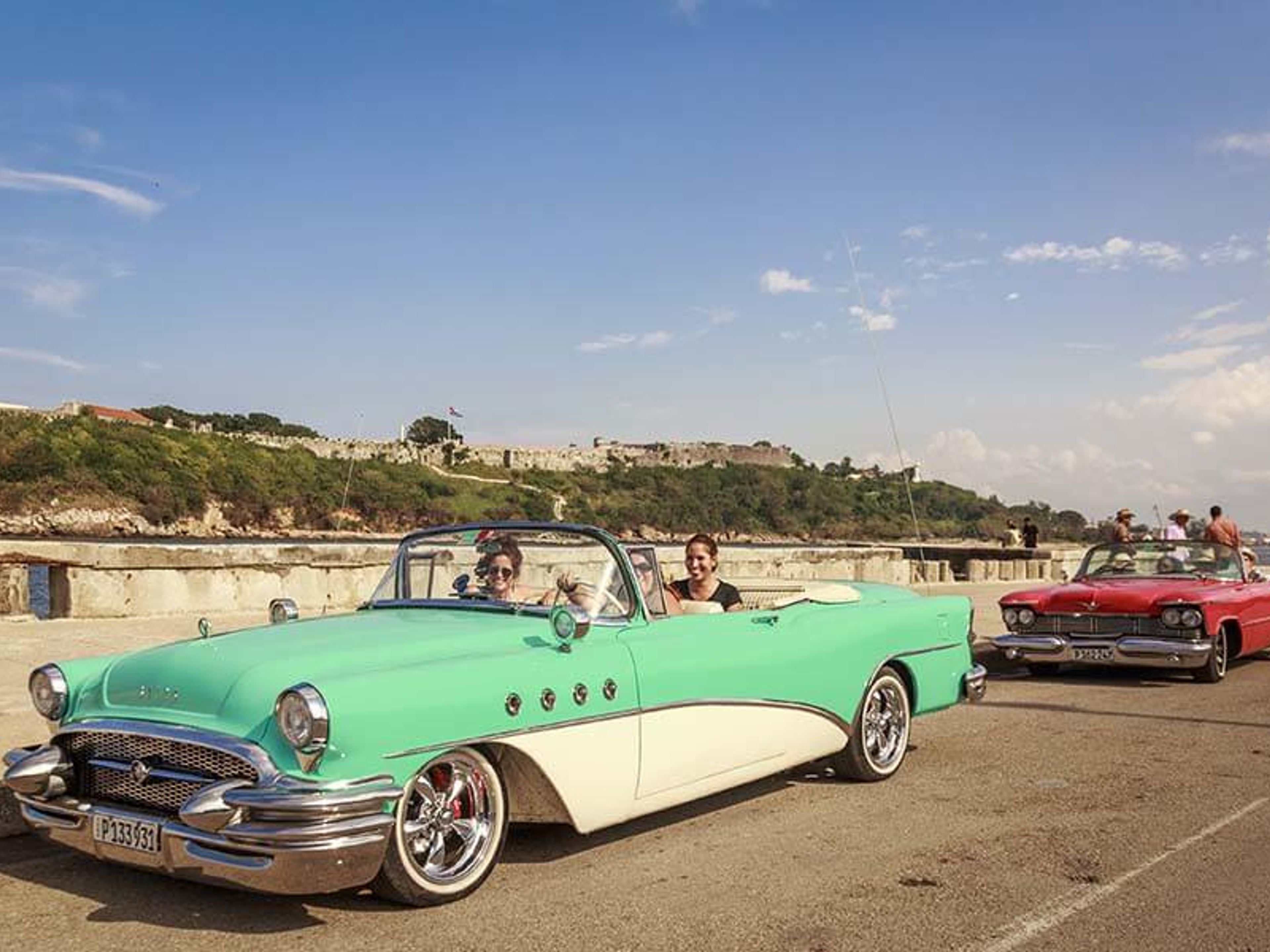 Tour “LA HAVANA Y LOS CLÁSICOS”. A classic car will take you along El Castillo de la Punta, the Malecón onto the 5th Avenue in Havana, Cuba.