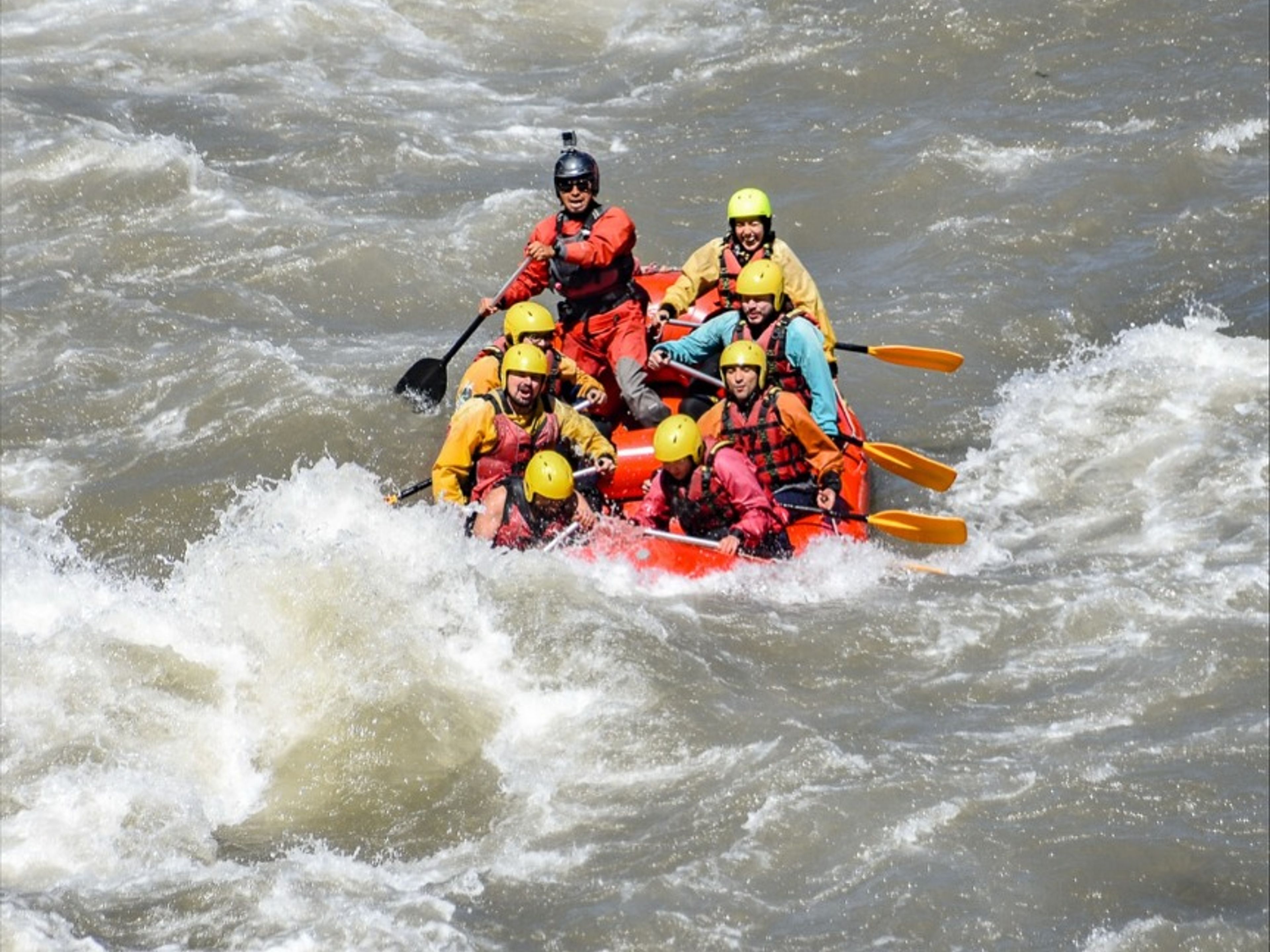 Excursão “RAFTING NO CAJÓN DEL MAIPO + CHURRASQUEIRA”. “RAFTING IN CAJÓN DEL MAIPO + BARBECUE” Tour, Chile.