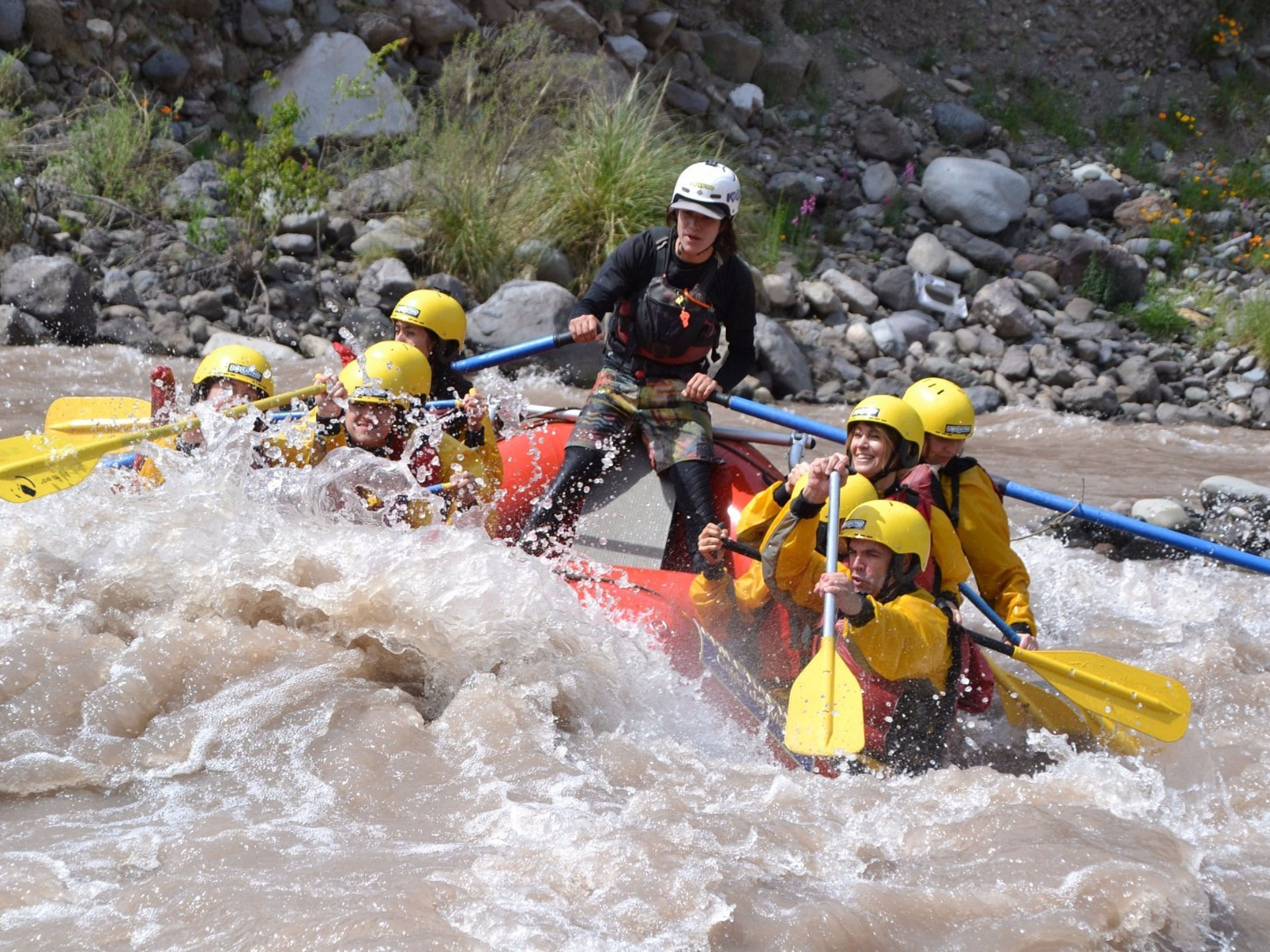 Excursão “RAFTING NO CAJÓN DEL MAIPO + CHURRASQUEIRA”. “RAFTING IN CAJÓN DEL MAIPO + BARBECUE” Tour, Chile.