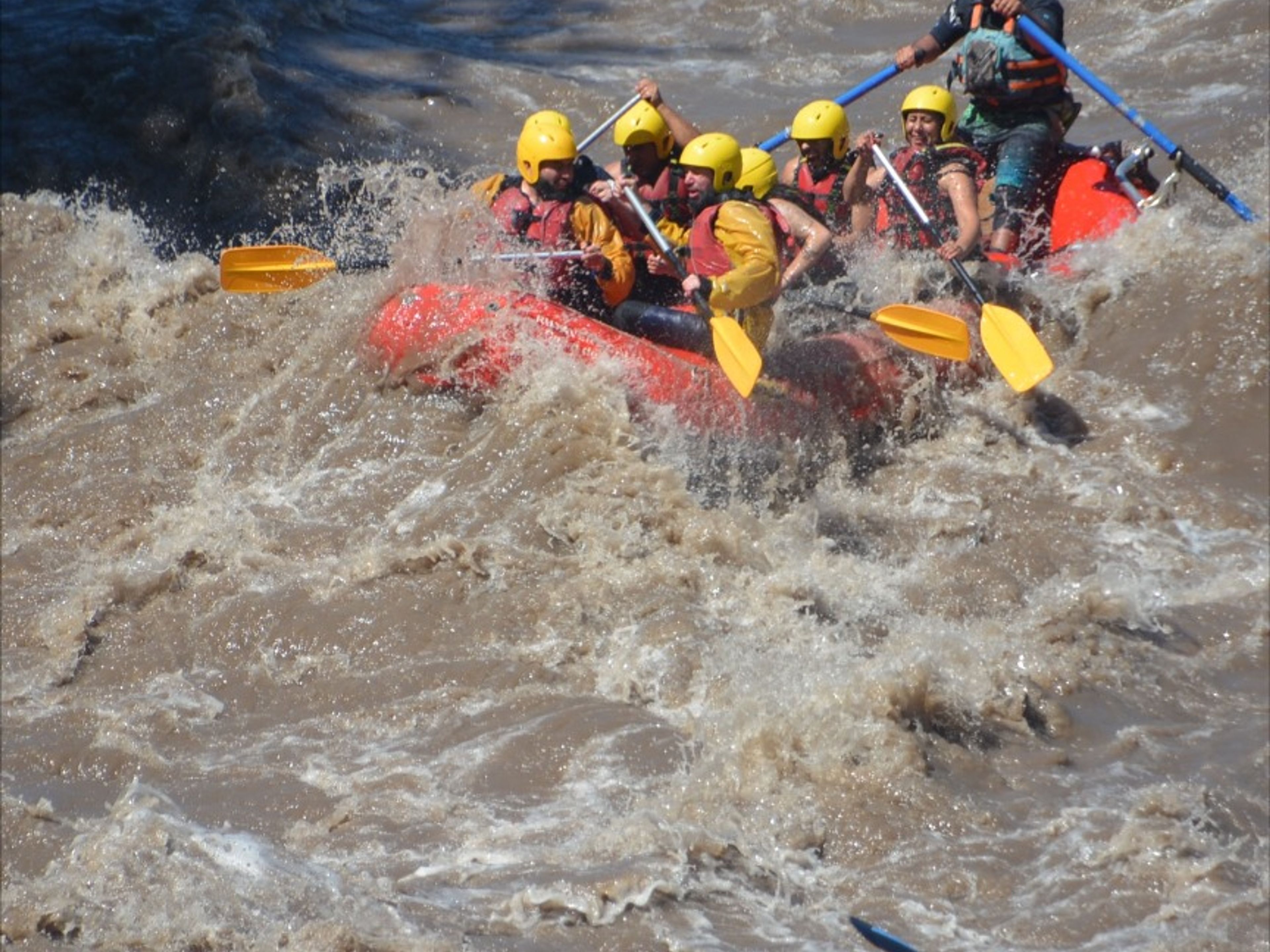 Excursão “RAFTING NO CAJÓN DEL MAIPO + CHURRASQUEIRA”. “RAFTING IN CAJÓN DEL MAIPO + BARBECUE” Tour, Chile.