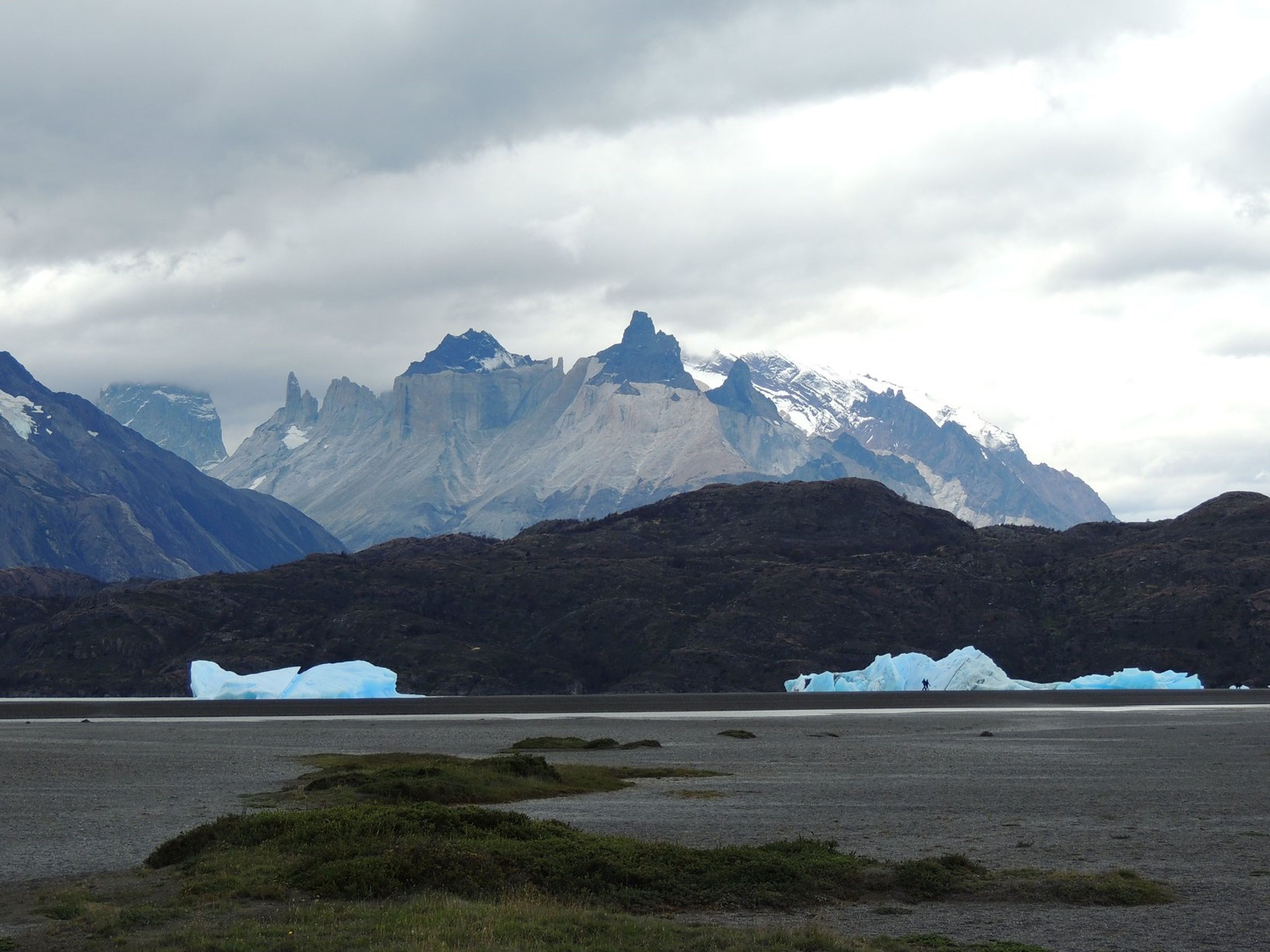 Excursão "DIA INTEIRO TREKKING A BASE TORRES DEL PAINE". "FULL DAY TREKKING BASE TORRES DEL PAINE" Tour, Puerto Natales, Chile. 