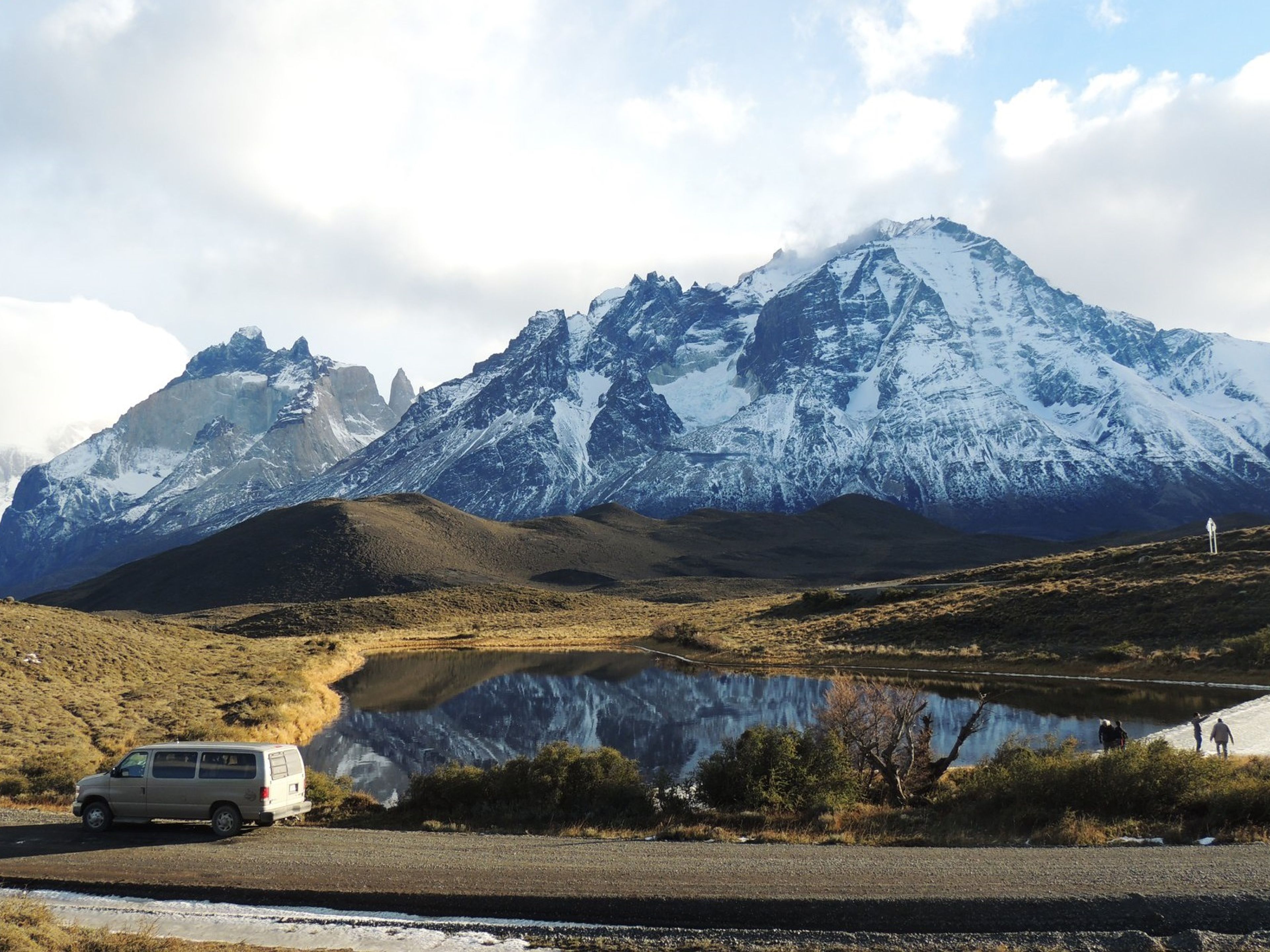 Excursão "DIA INTEIRO TREKKING A BASE TORRES DEL PAINE". "FULL DAY TREKKING BASE TORRES DEL PAINE" Tour, Puerto Natales, Chile. 