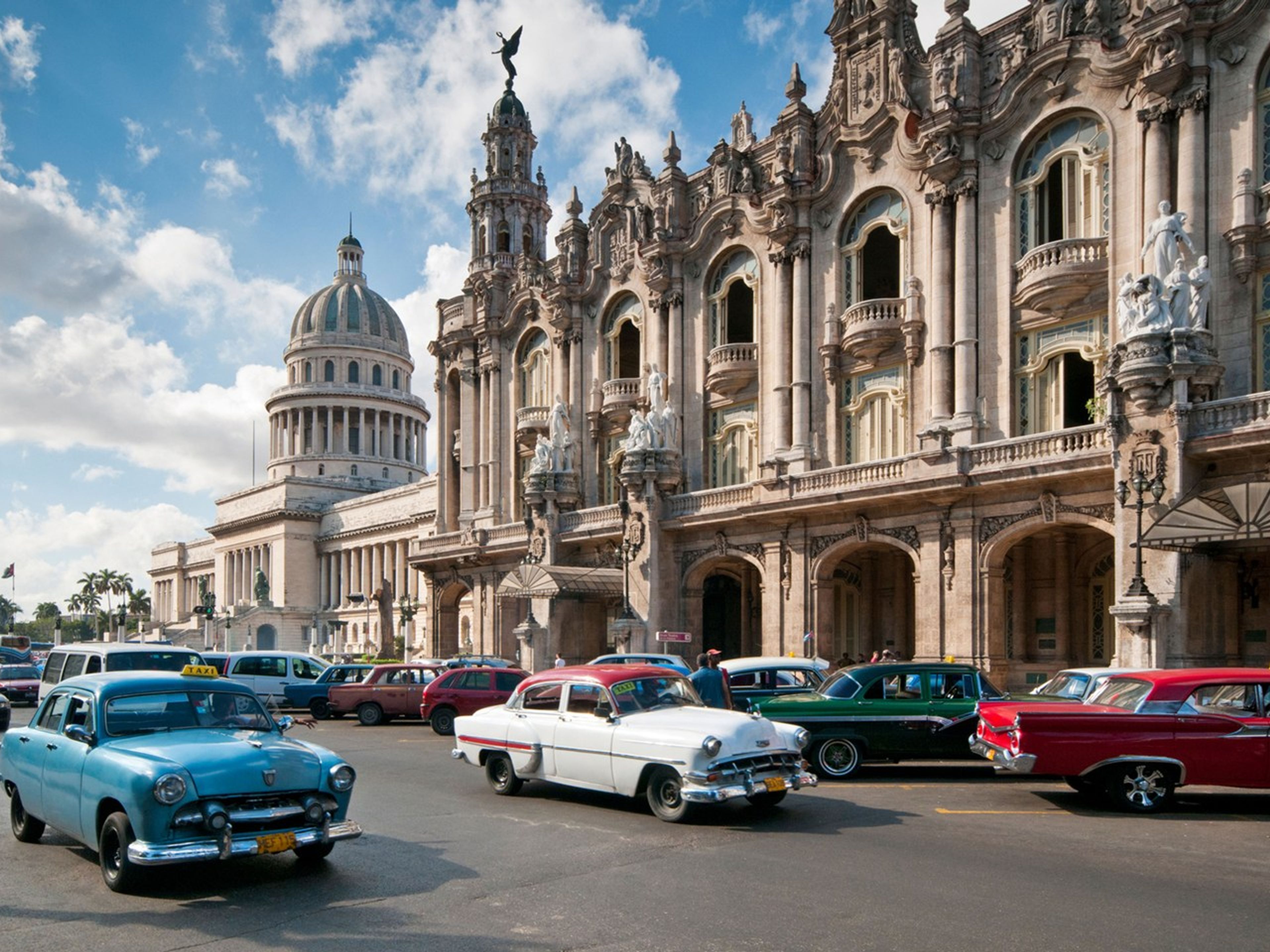 Tour "L'AVANA, STORIA E RITMO". The Great theater of Havana and the Capitol panoramic view, Old Havana. “Havana, History & Rhythm” Tour