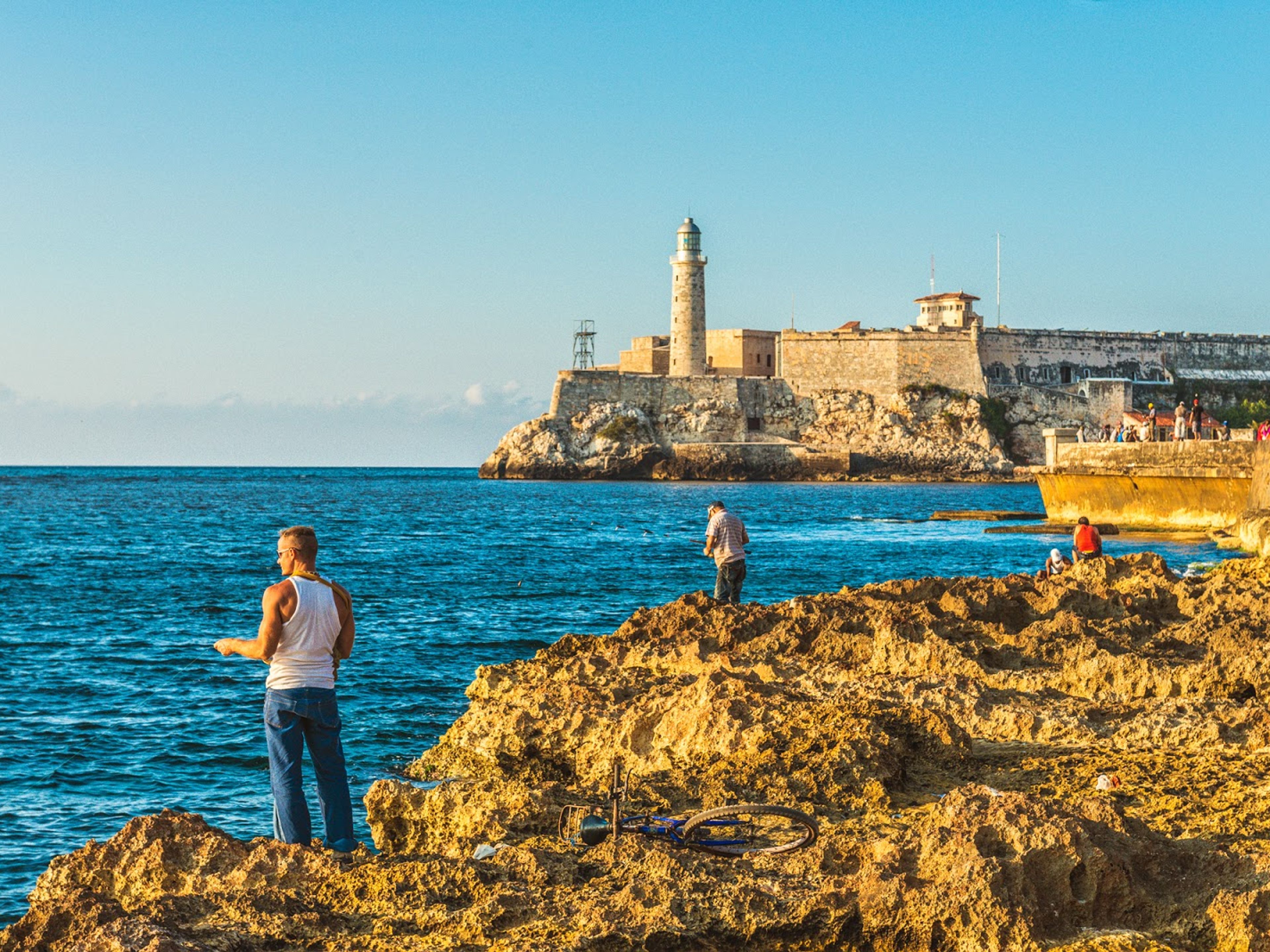 Tour "L'AVANA, STORIA E RITMO". Castillo de los Tres Reyes del Morro and Habana's bay entrance panoramic view, Old Havana. “Havana, History & Rhythm” Tour