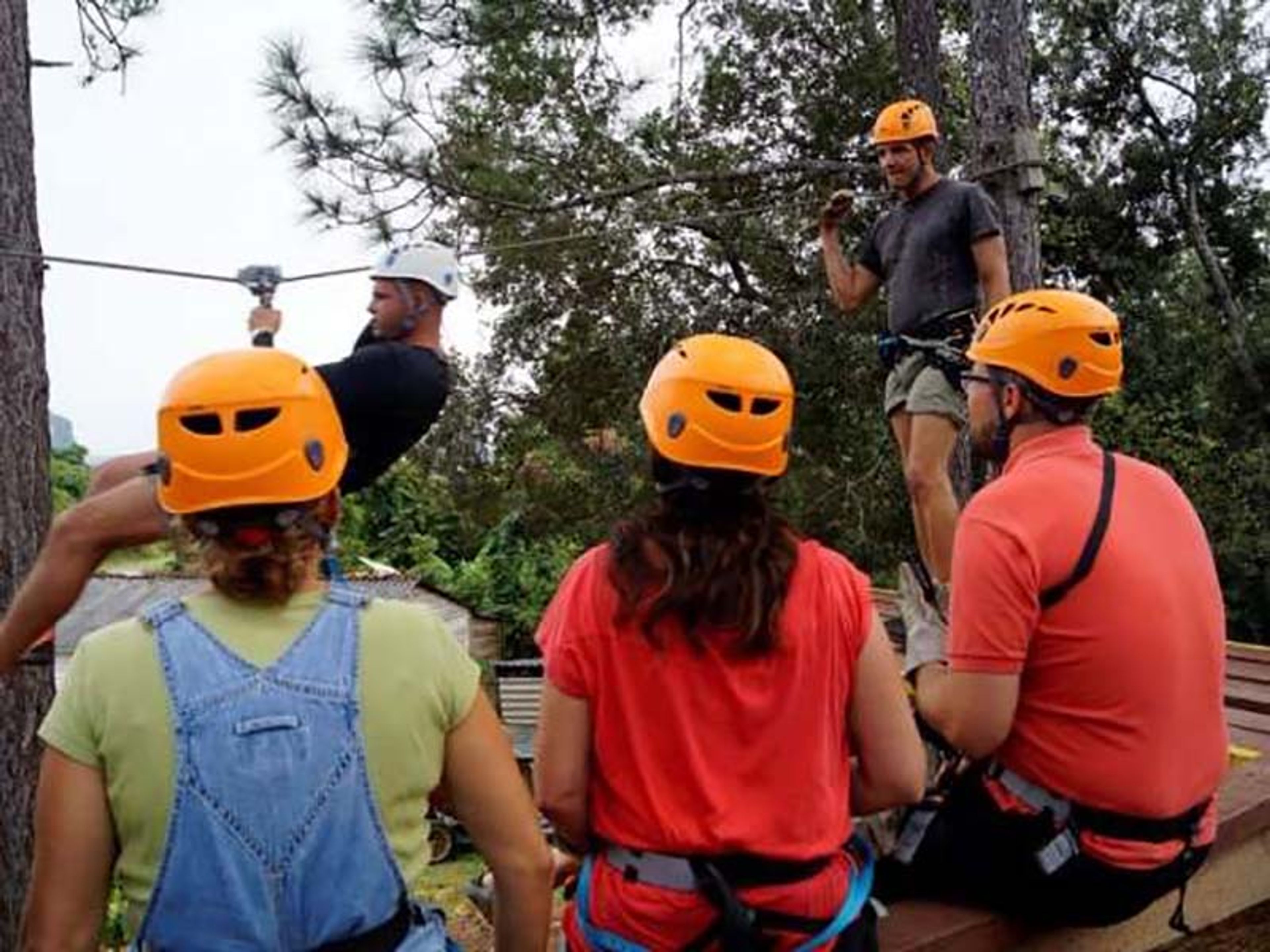Tour "Zip Line nella Valle di Viñales". "Zip line in the Viñales Valley" Tour, Viñales Valley Natural Park, Viñales, Pinar del Río, Cuba.