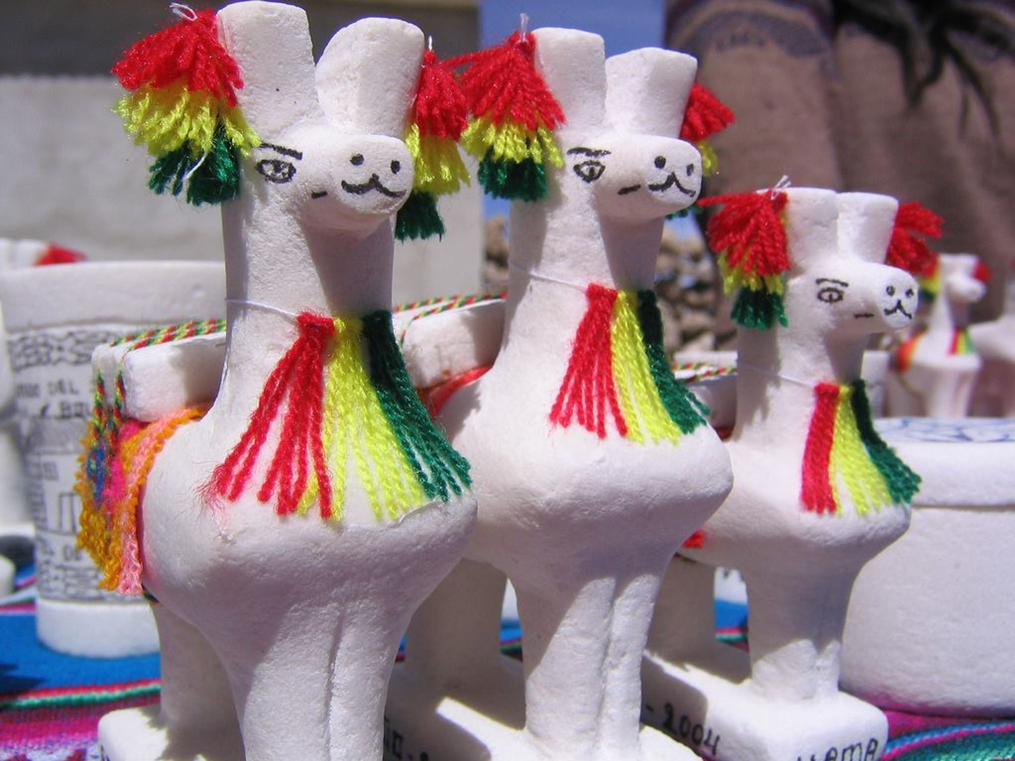 PASSEIO "SALAR DO UYUNI". Colchani Handicrafts made with salt