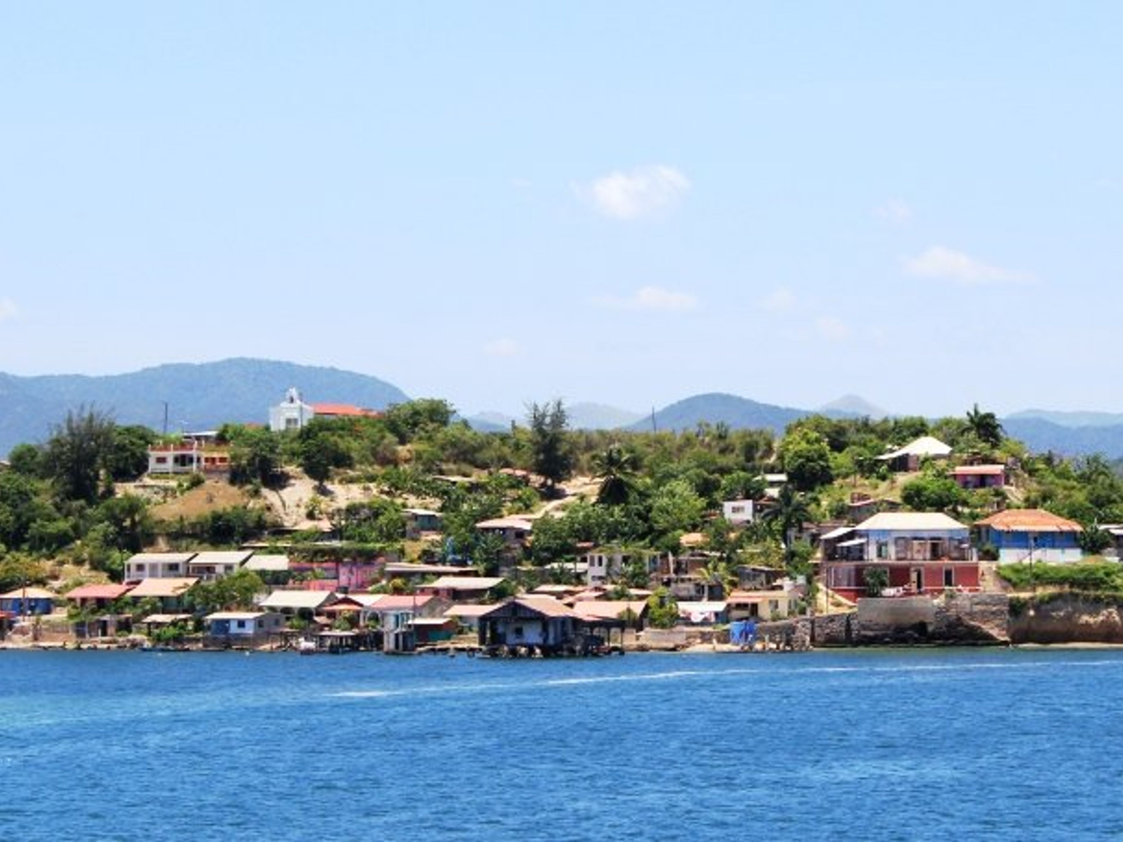"SANTIAGO DE CUBA´S SUNSET BY BOAT" Tour. Granma key, Santiago de Cuba.