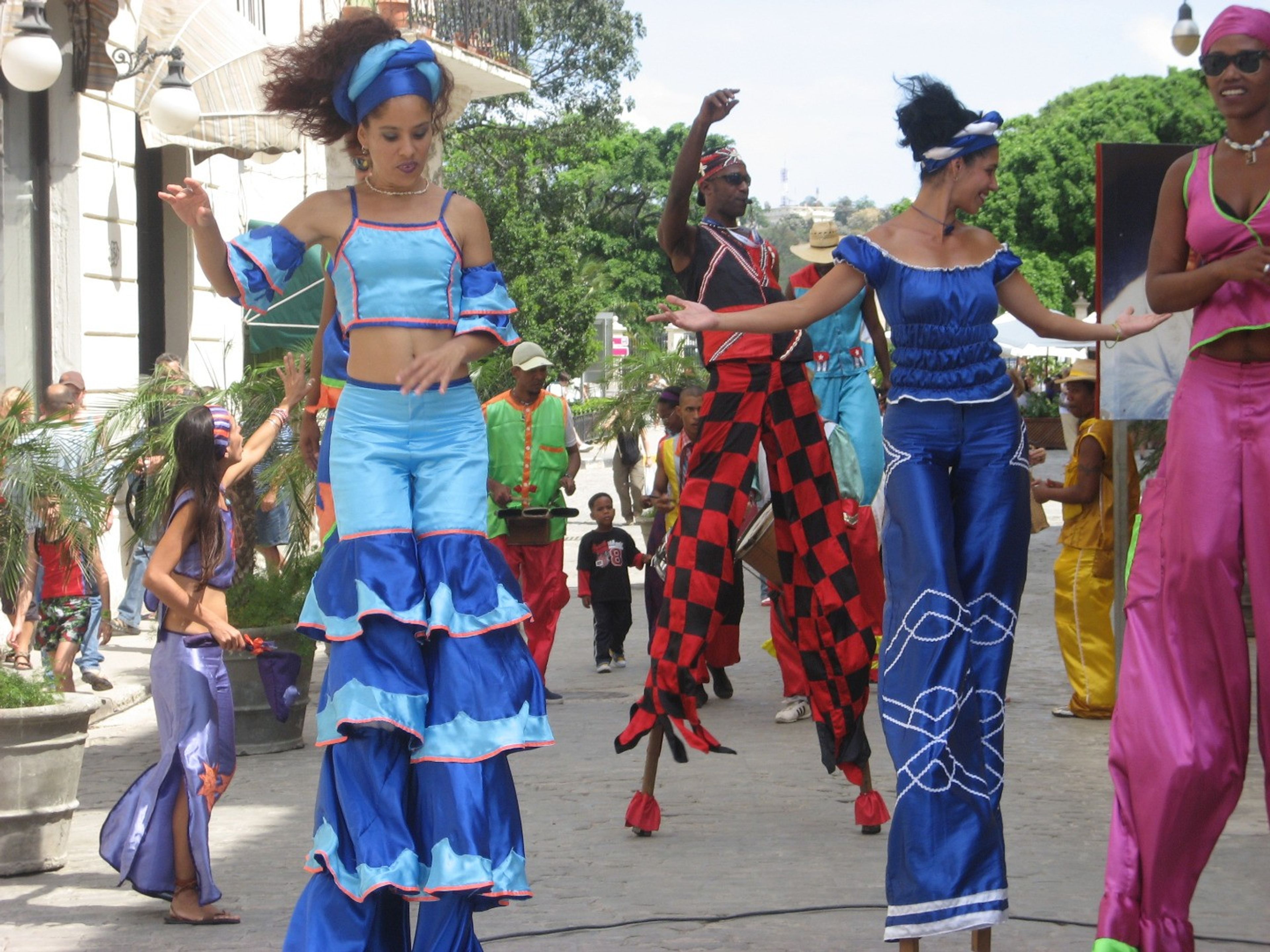 "PANORAMATOUR IN HAVANNA IN ANTIKEN AUTOS" Tour. Atractions in the Old Havana