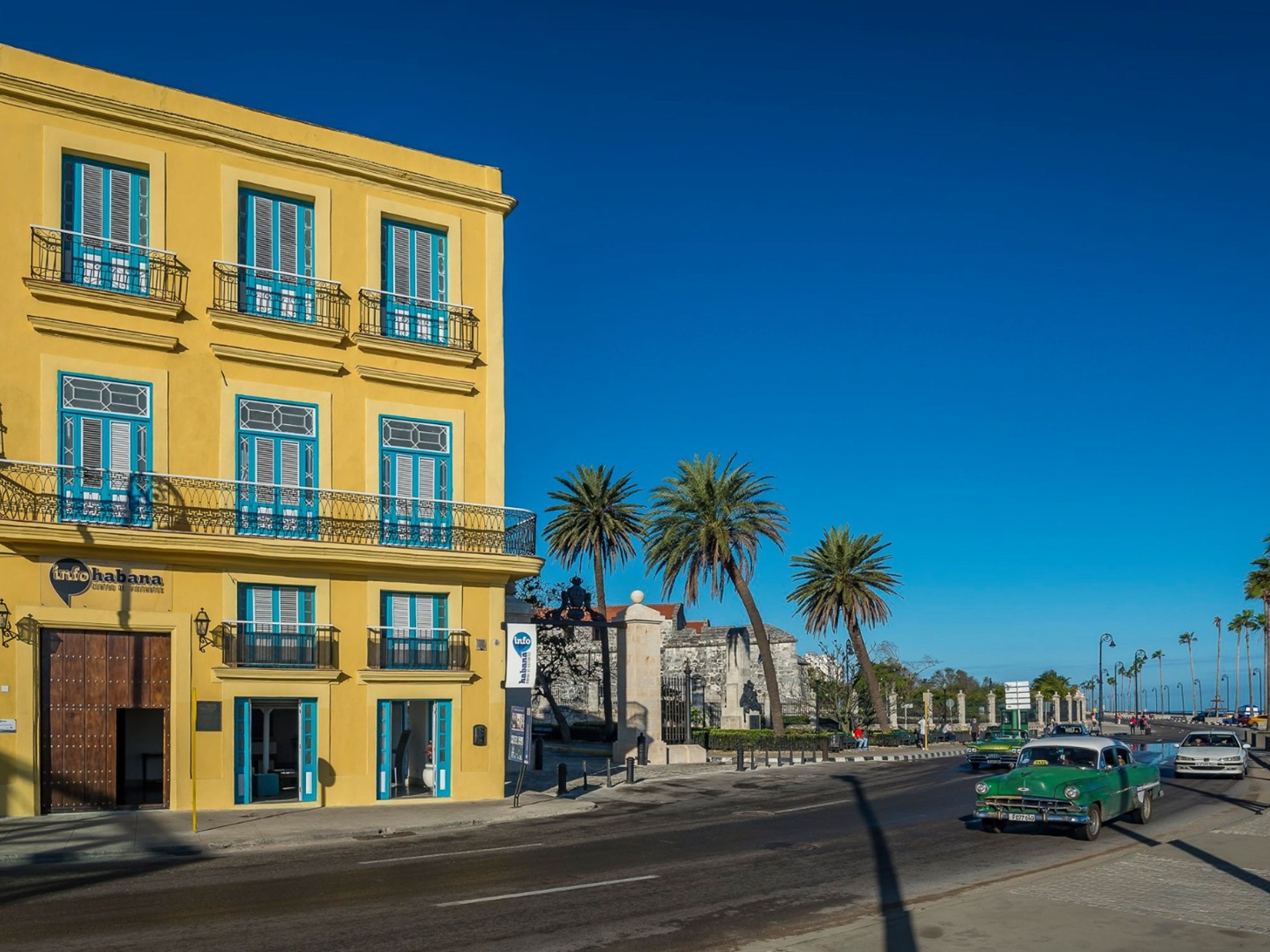 Excursão "De ambos os lados da Baía de Havana". The Alameda de Paula promenade panoramic view, Old Havana, La Habana, Cuba.