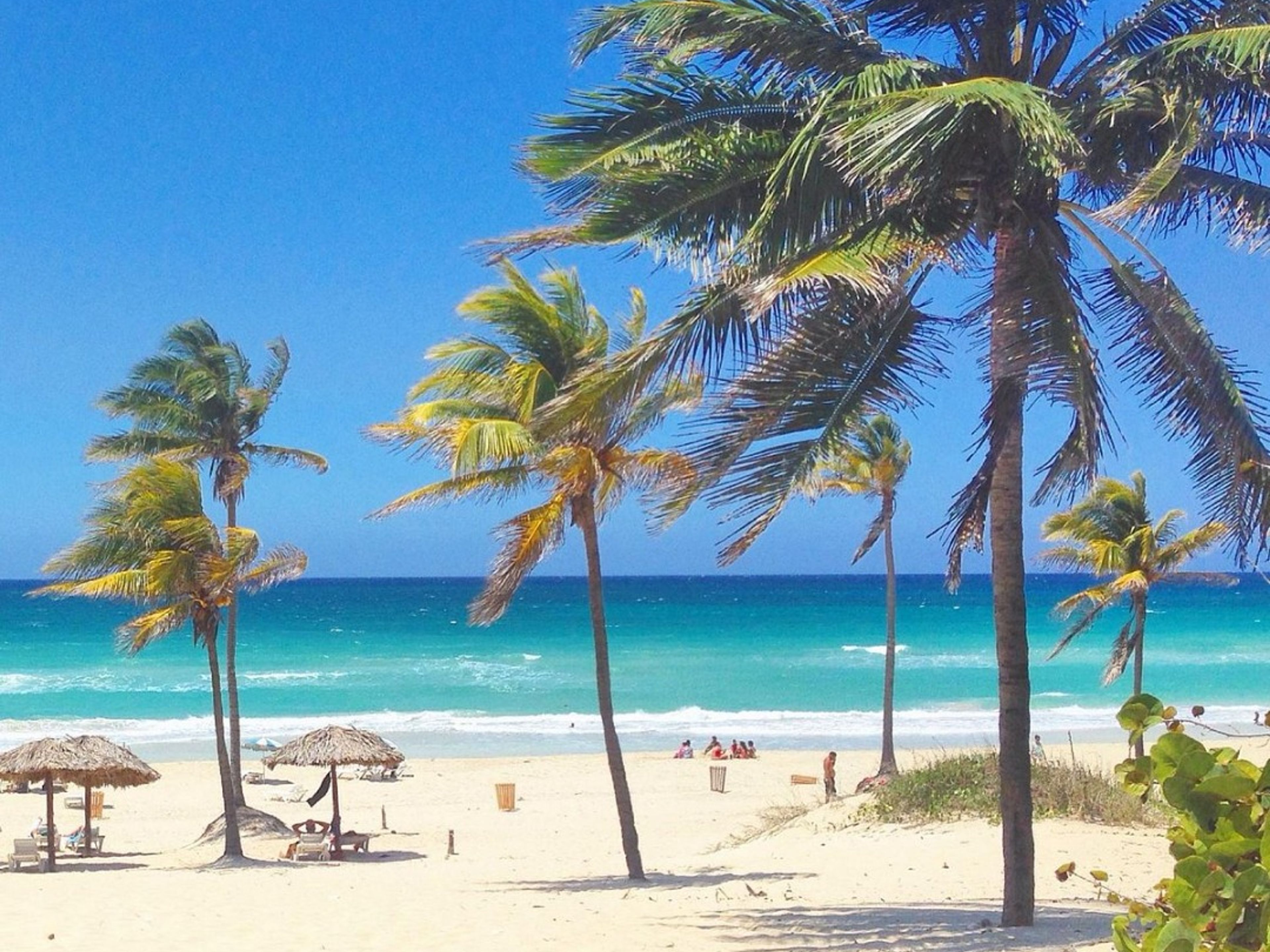 "MIT DEM MOTORRAD VON HAVANNA ZUM STRAND" Scooter Tour. Playas del Este panoramic view, Havana, Cuba.