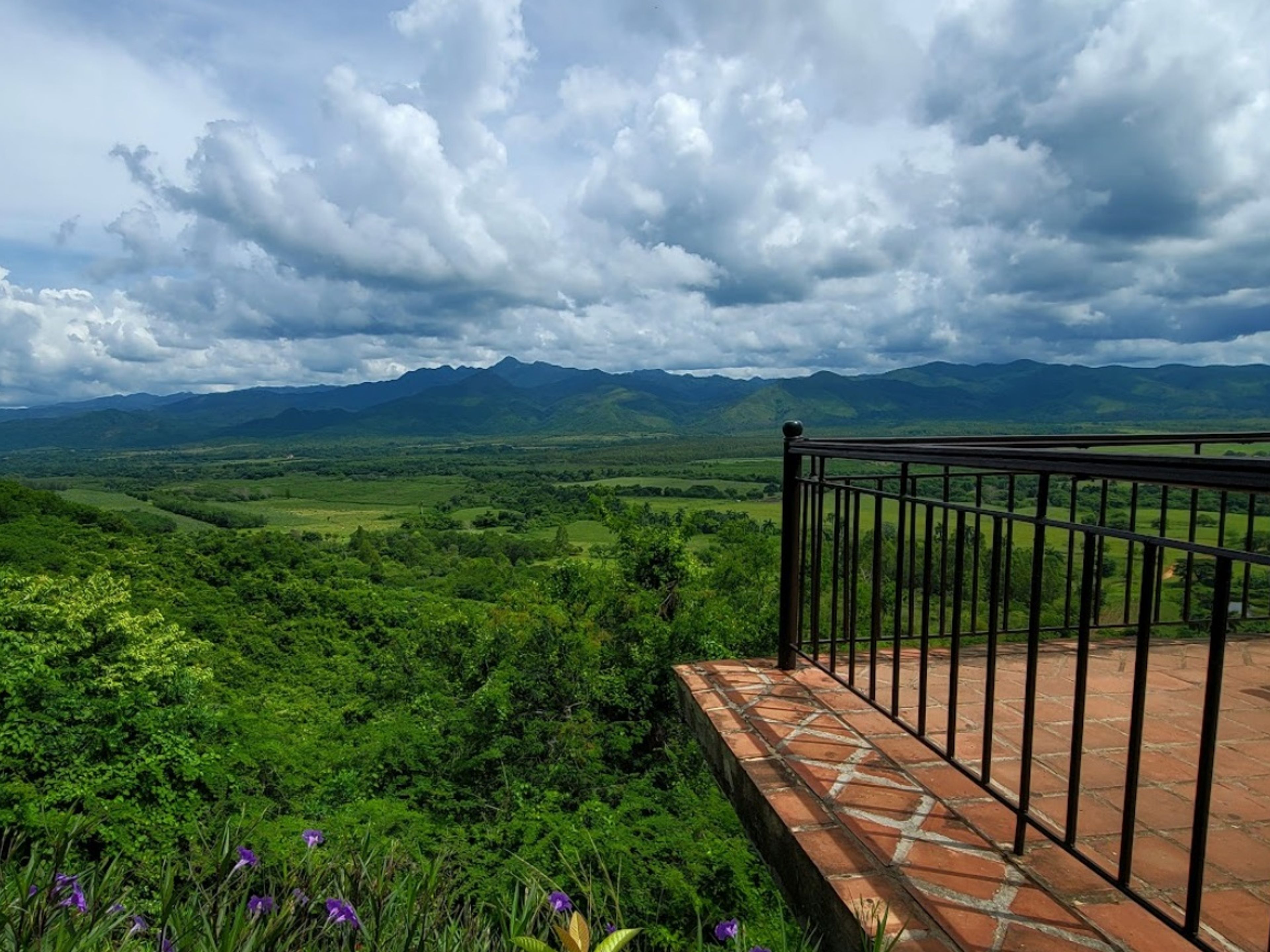 Tour da Cidade "TRINIDAD COM ALMOÇO + VALLEY OF THE SUGAR MILLS". Viewpoint of the Valle de los Ingenios, Trinidad, Cuba