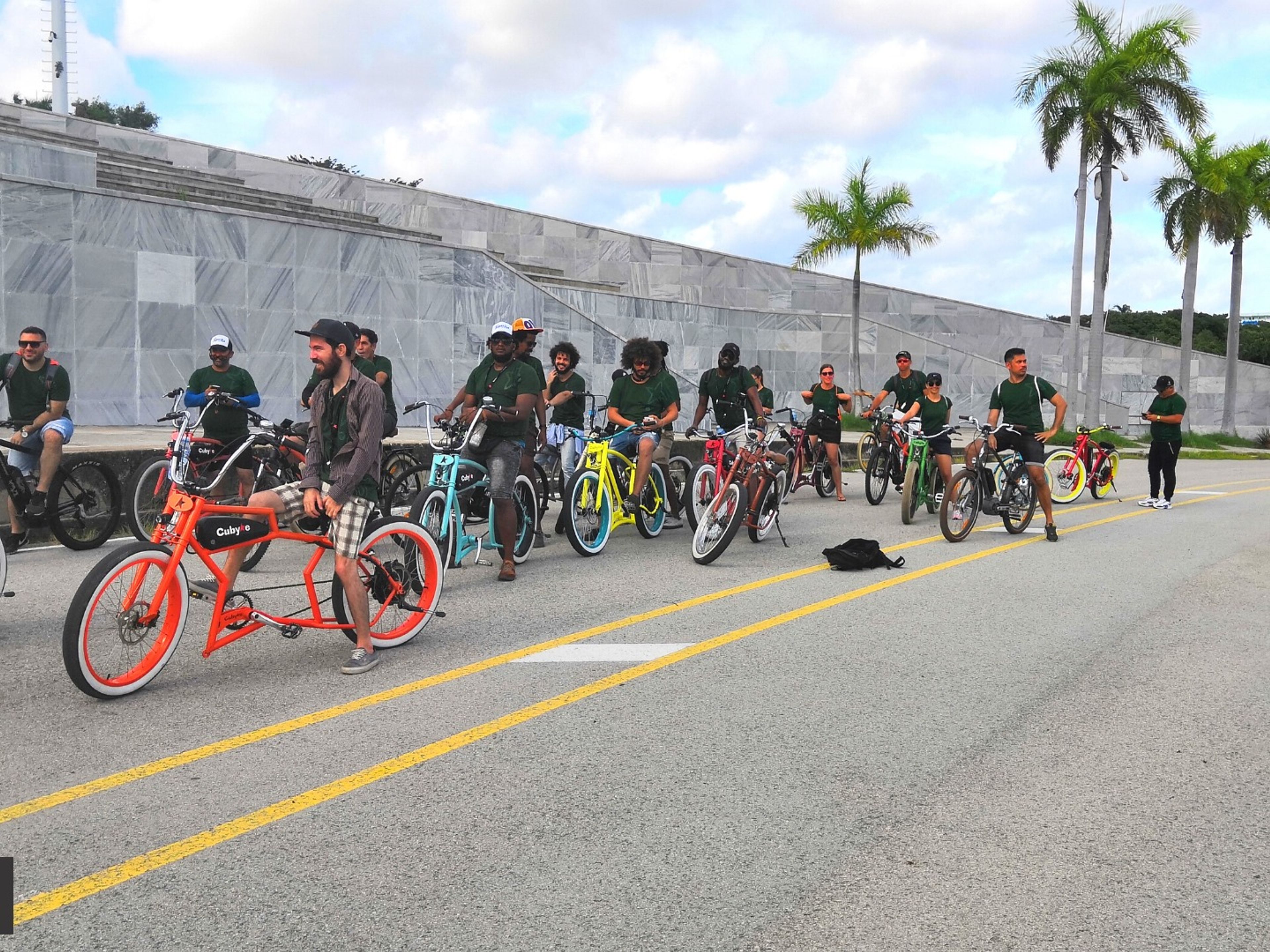 Fahrradtour "KUBANISCHE REVOLUTION". Revolution Square, "Cuban Revolution" Bike Tour