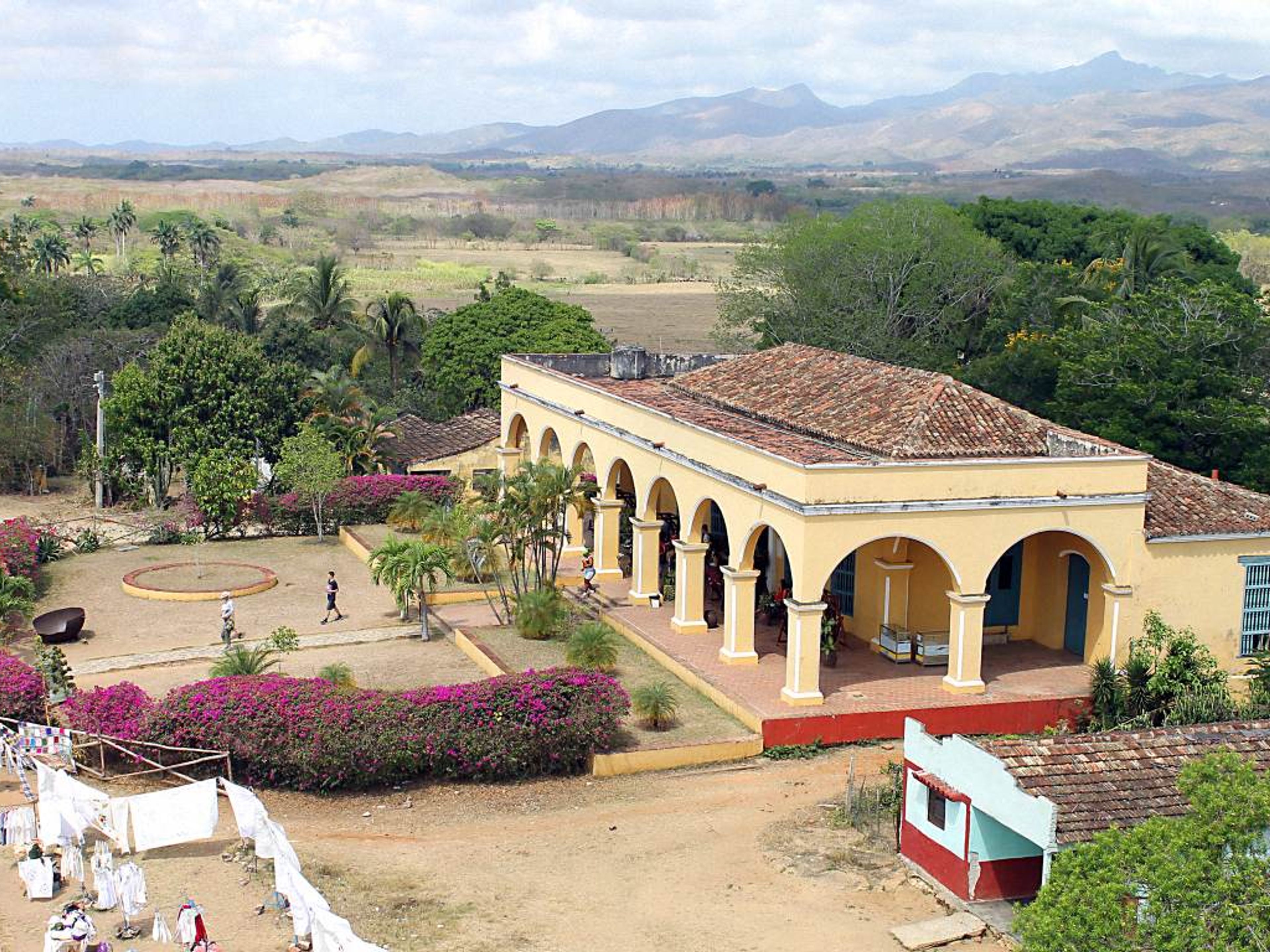 Excursión "Paseo a Caballo Valle de los Ingenios – Loma del Puerto – Restaurante Sabanilla". Manaca Iznaga farm panoramic view, Valley of the Sugar Mills, Trinidad, Sancti Spíritus.“Horseback Riding Sugar Mills Valley – Loma del Puerto – Sabanilla Restaurant” Tour