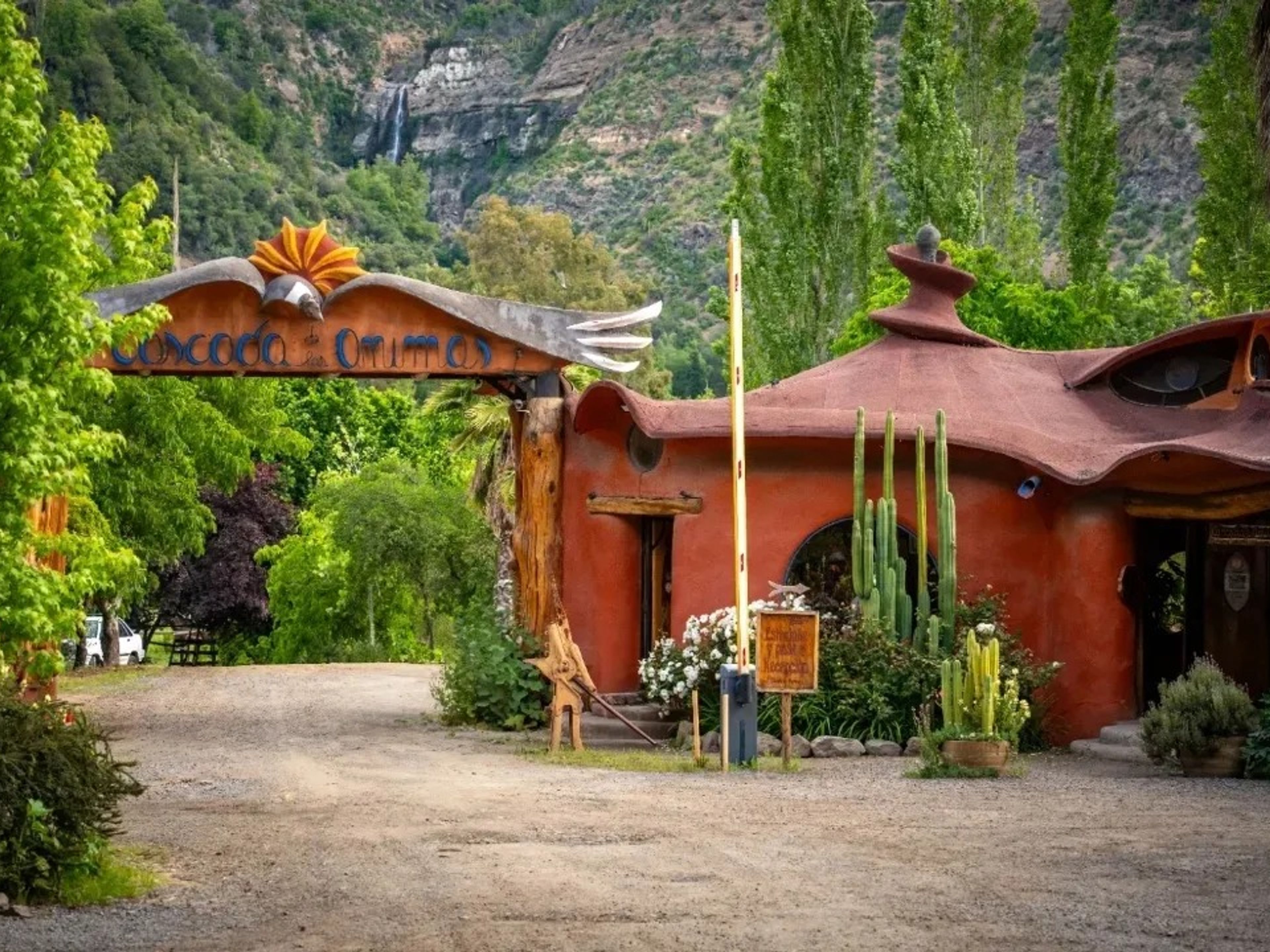 Excursión “CABALGATA EN LA MESETA DEL VALLE DEL CAJÓN DEL MAIPO CON ASADO”. “HORSEBACK RIDING ON THE PLATEAU OF THE CAJÓN DEL MAIPO VALLEY WITH BARBECUE” Tour, Cajón del Maipo Valley, Chile.