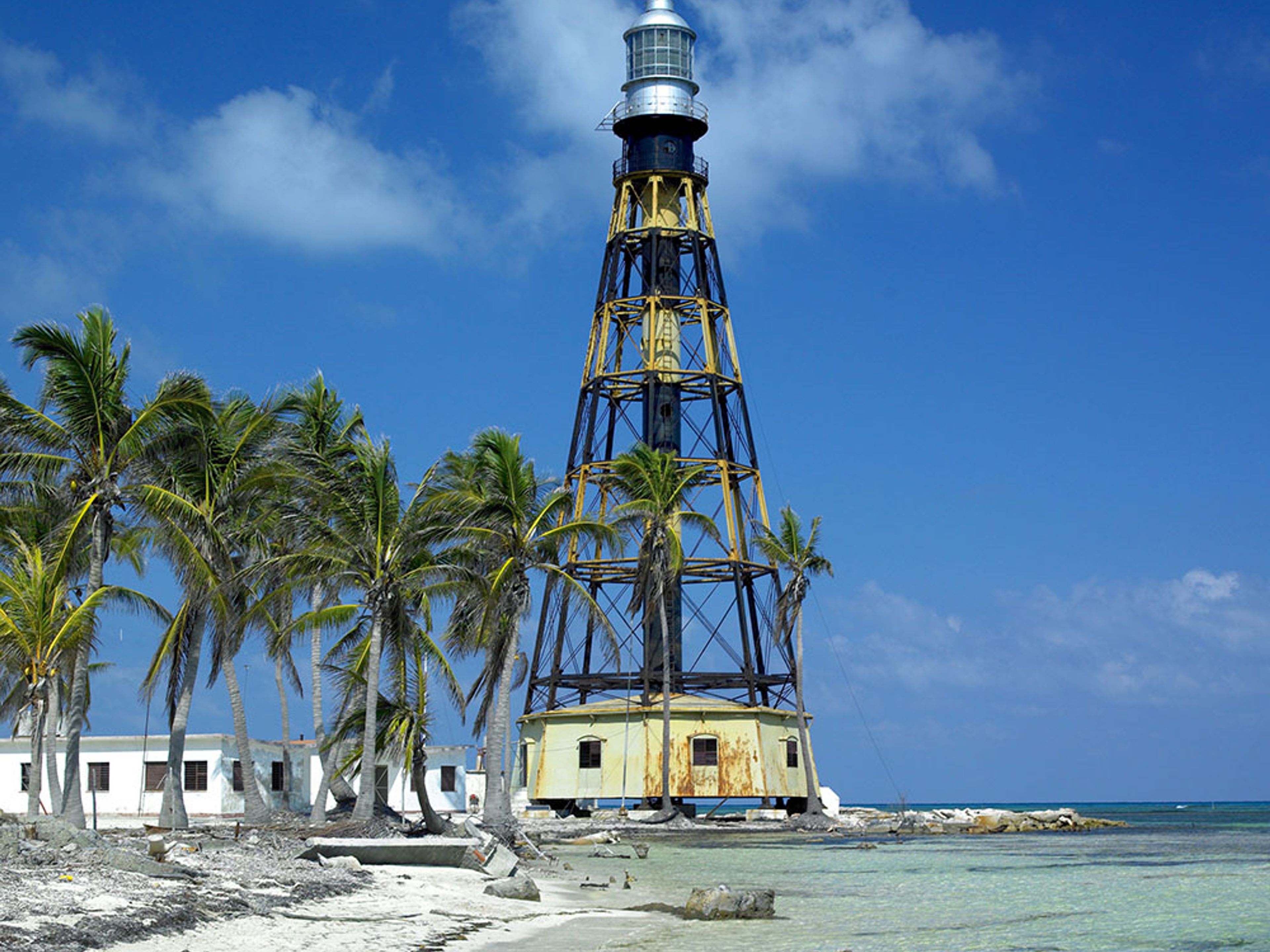 "Tour un giorno in paradiso". Cayo Jutias' lighthouse panoramic view, Pinar del Río