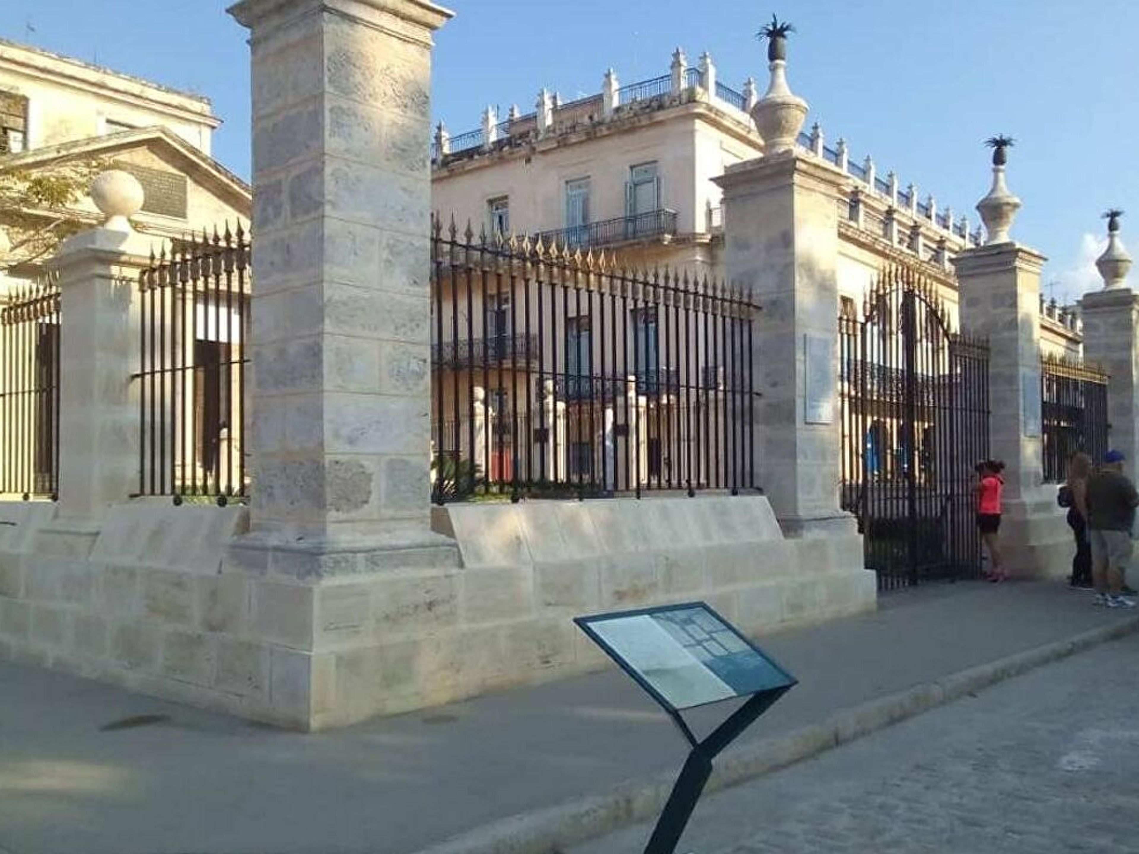 "HAVANA CITY TOUR ON FOOT” Tour. Havana City Tours on foot”