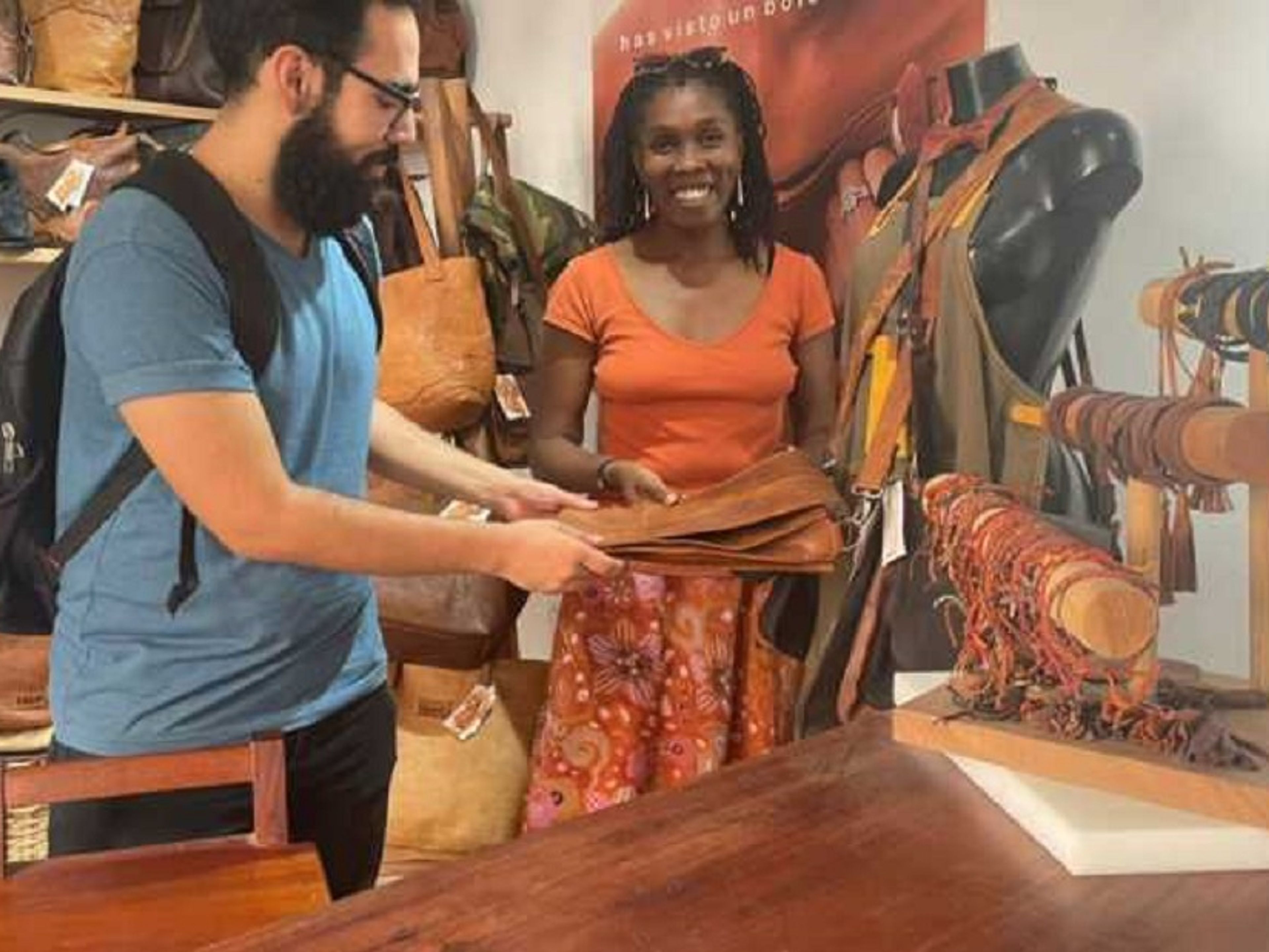 “UNIQUE WOMEN IN HAVANA” Tour. Zulu, a business with more than 30 years of experience. Professional women, began creating leather bags from leather cuts abandoned in a shoe factory in Havana, Cuba.