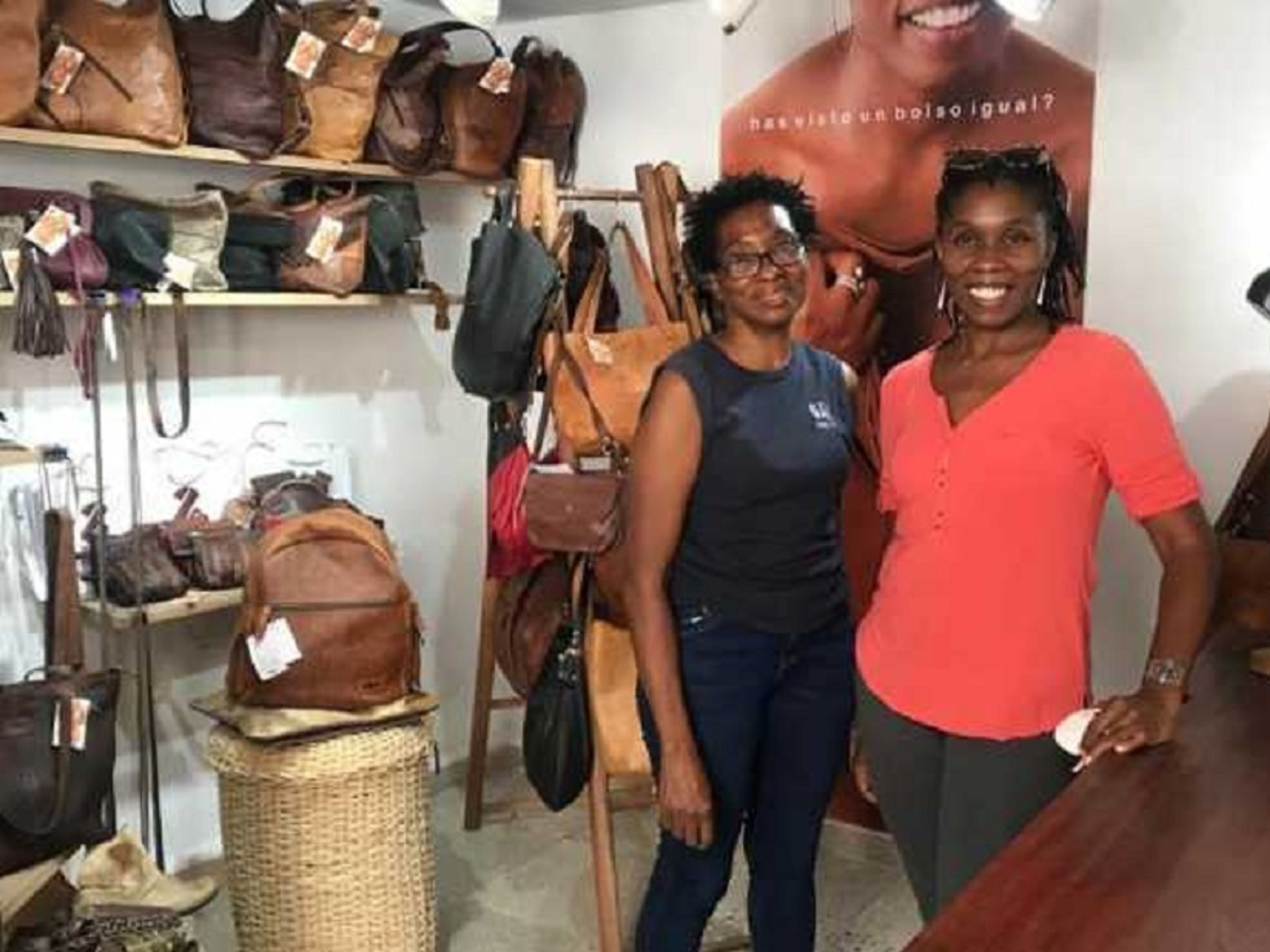 “UNIQUE WOMEN IN HAVANA” Tour. null