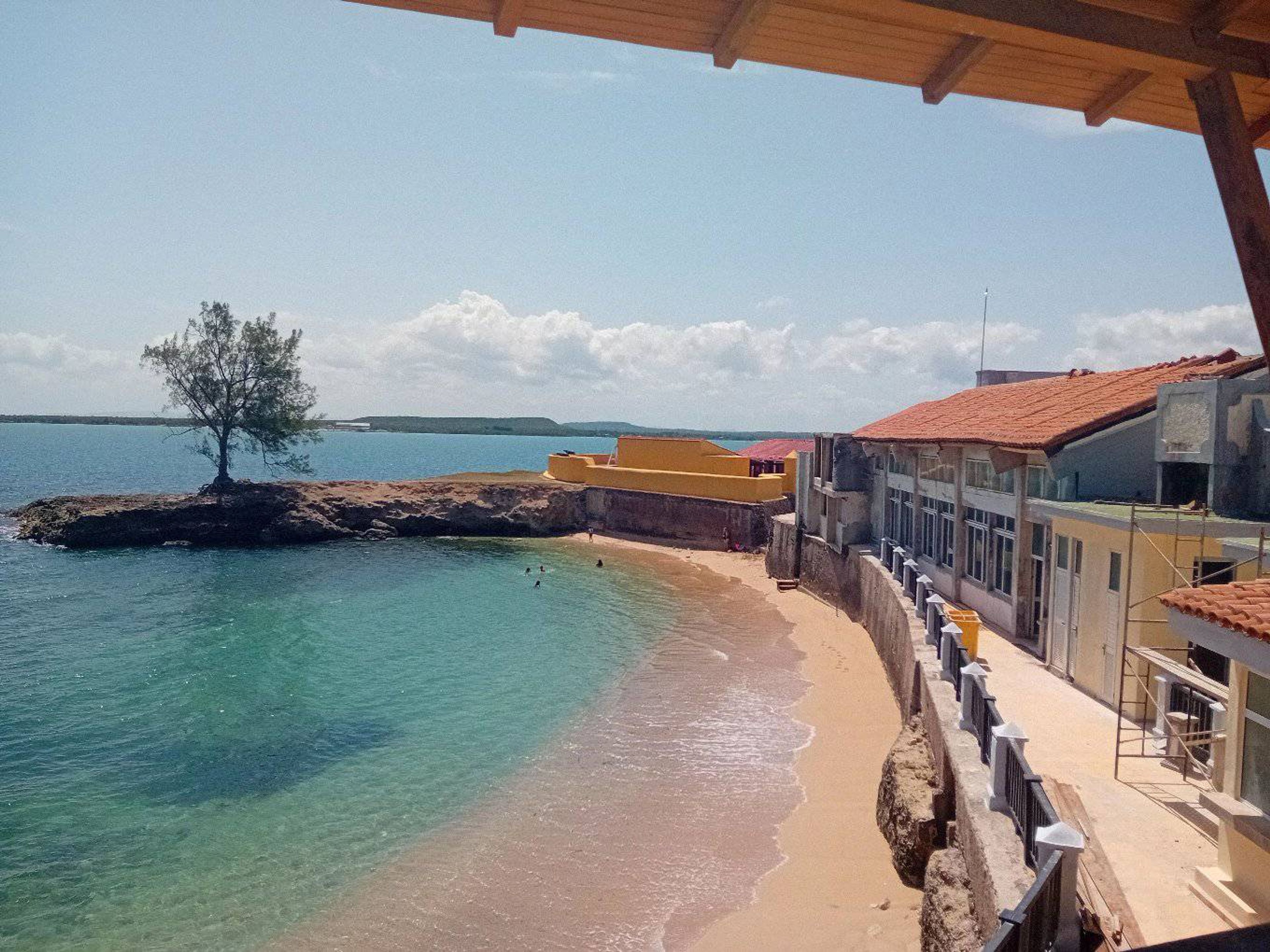 Tур "ПРОЕЗДКА НА КАТАМАРАНЕ ЧЕРЕЗ ЗАЛИВ ГИБАРА". "CATAMARAN RIDE THROUGH GIBARA BAY" Tour, Holguín, Cuba.