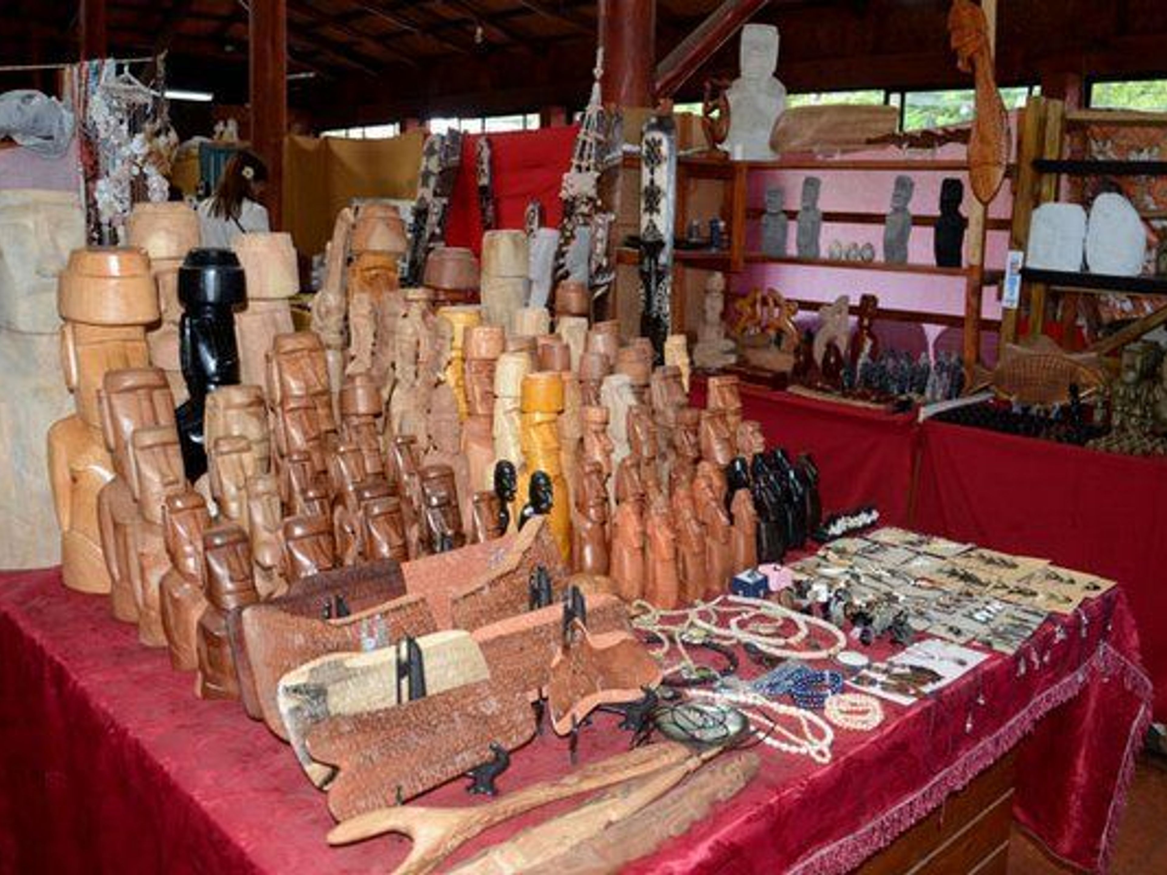 "ILHA DE PÁSCOA - MUSEU", VISITA À CIDADE. Hanga Roa Craft Fair, PASCUA ISLAND