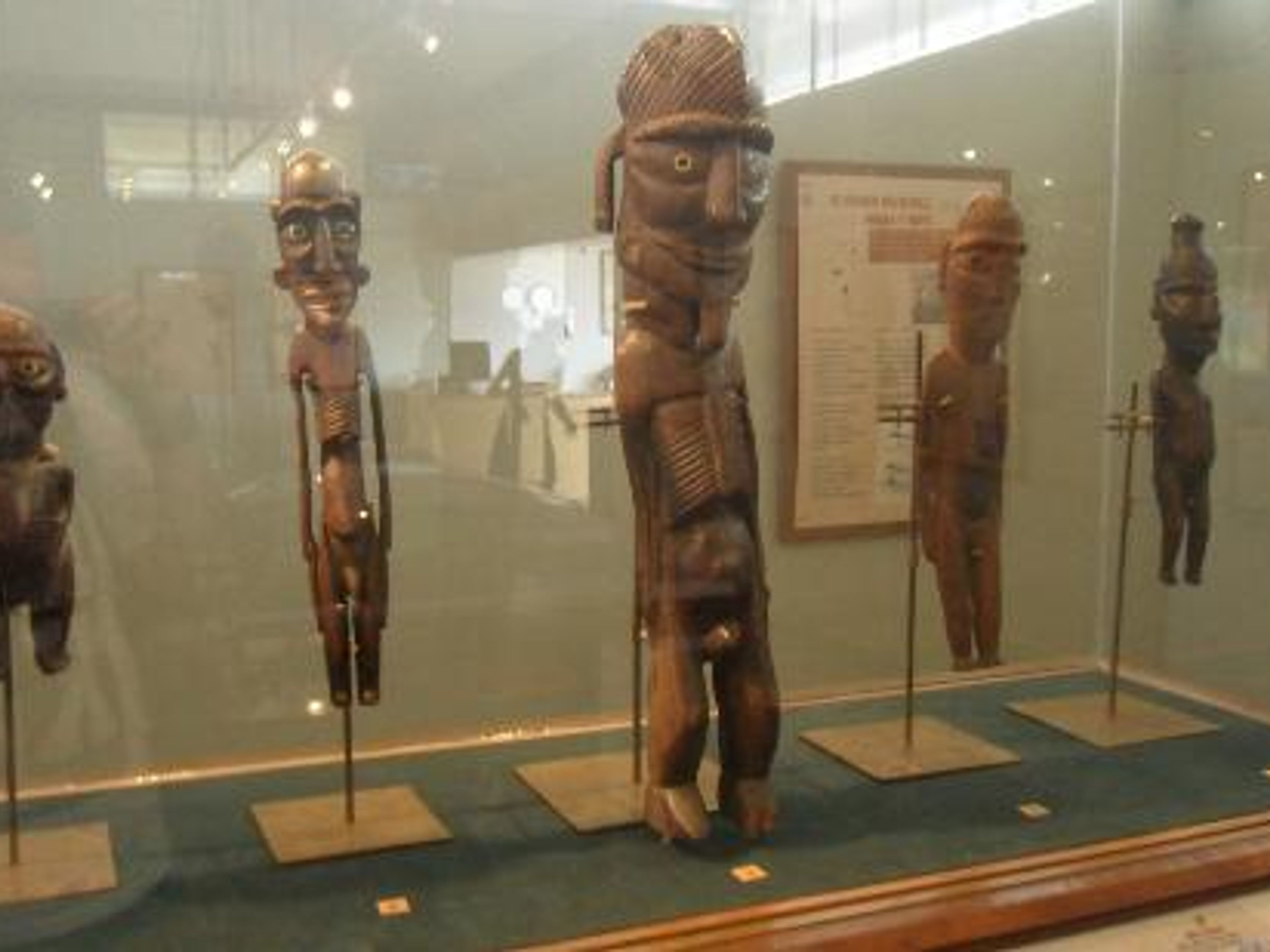 "ILHA DE PÁSCOA - MUSEU", VISITA À CIDADE. Father Sebastian Englert Anthropological Museum, PASCUA ISLAND