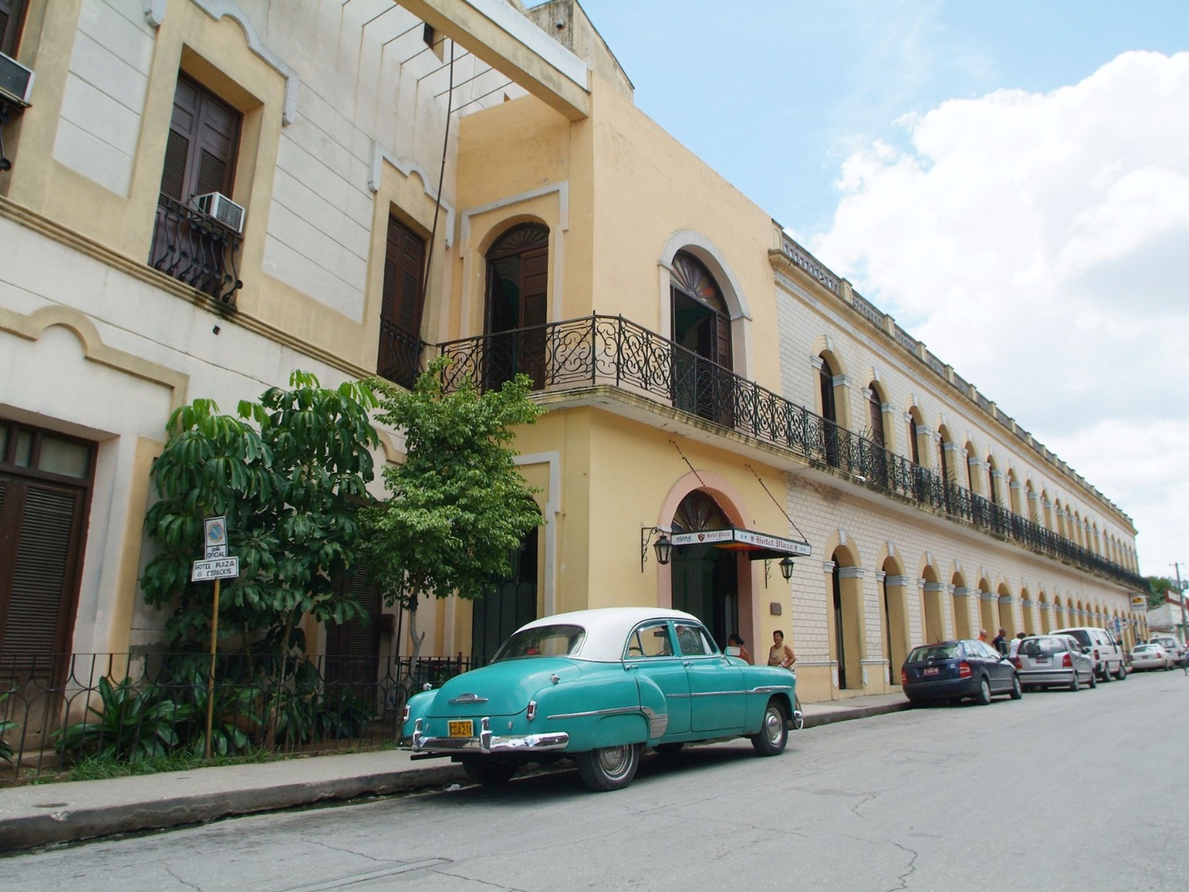 "Fai un giro in Old Fashion American Cars Tour". Ride in Old fashion american cars tour in Camagüey
