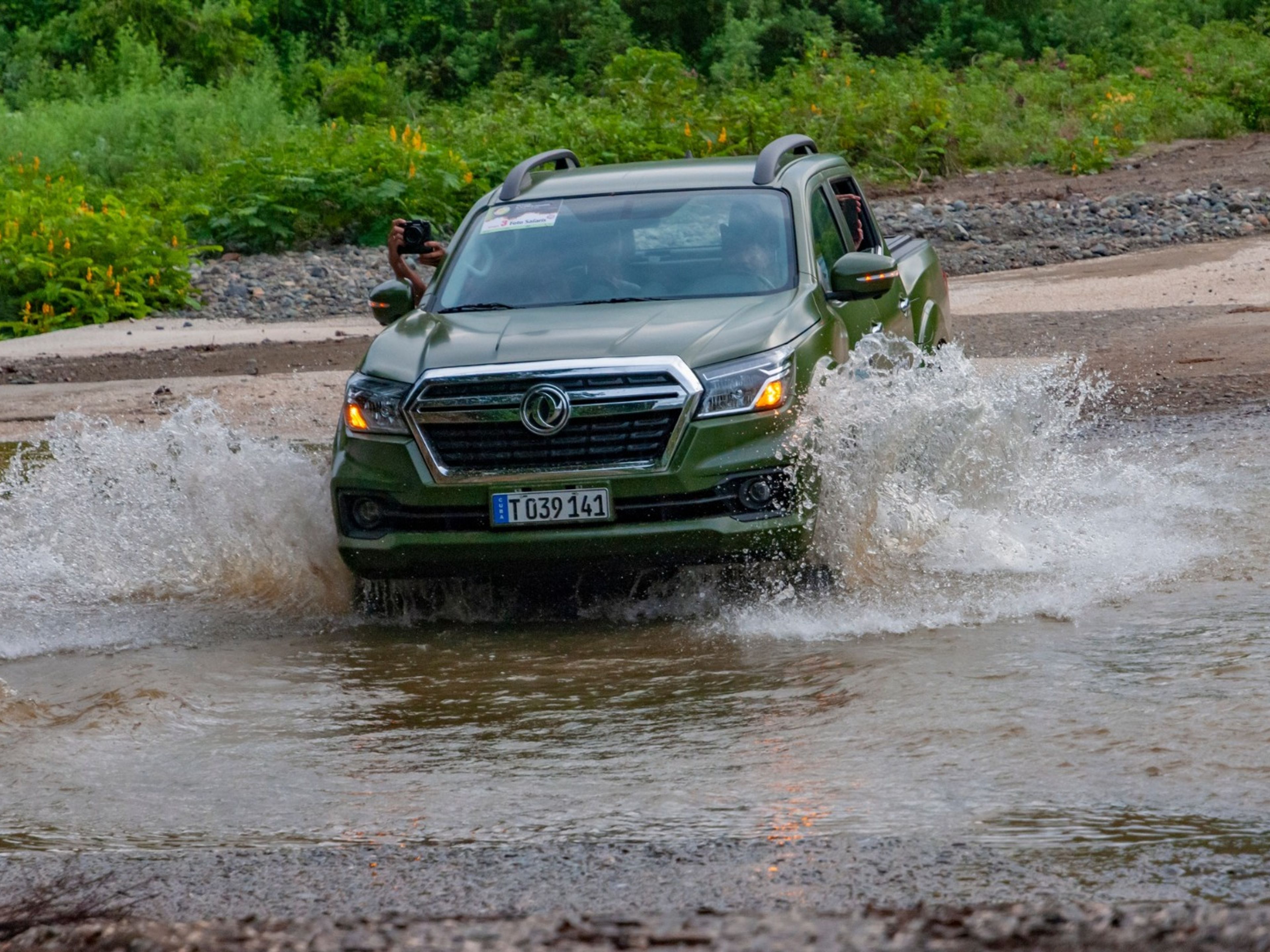 "VIP-LOUNGE + PRIVATER TRANSFER ZUM FLUGHAFEN HOLGUÍN" Tour. "VIP LOUNGE + PRIVATE TRANSFER TO HOLGUÍN AIRPORT" Tour