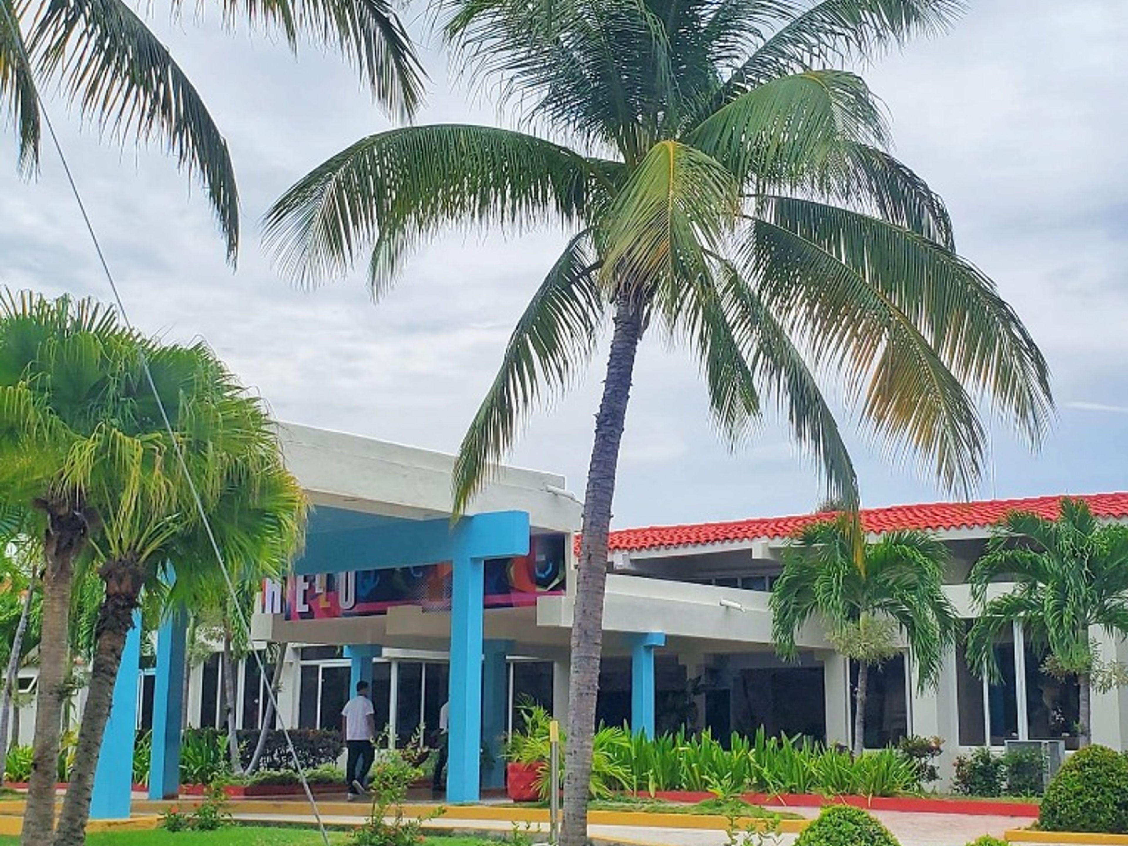 Excursão "SALA VIP + TRANSFER PRIVADO PARA O AEROPORTO DE HOLGUÍN". "VIP LOUNGE + PRIVATE TRANSFER TO HOLGUÍN AIRPORT" Tour