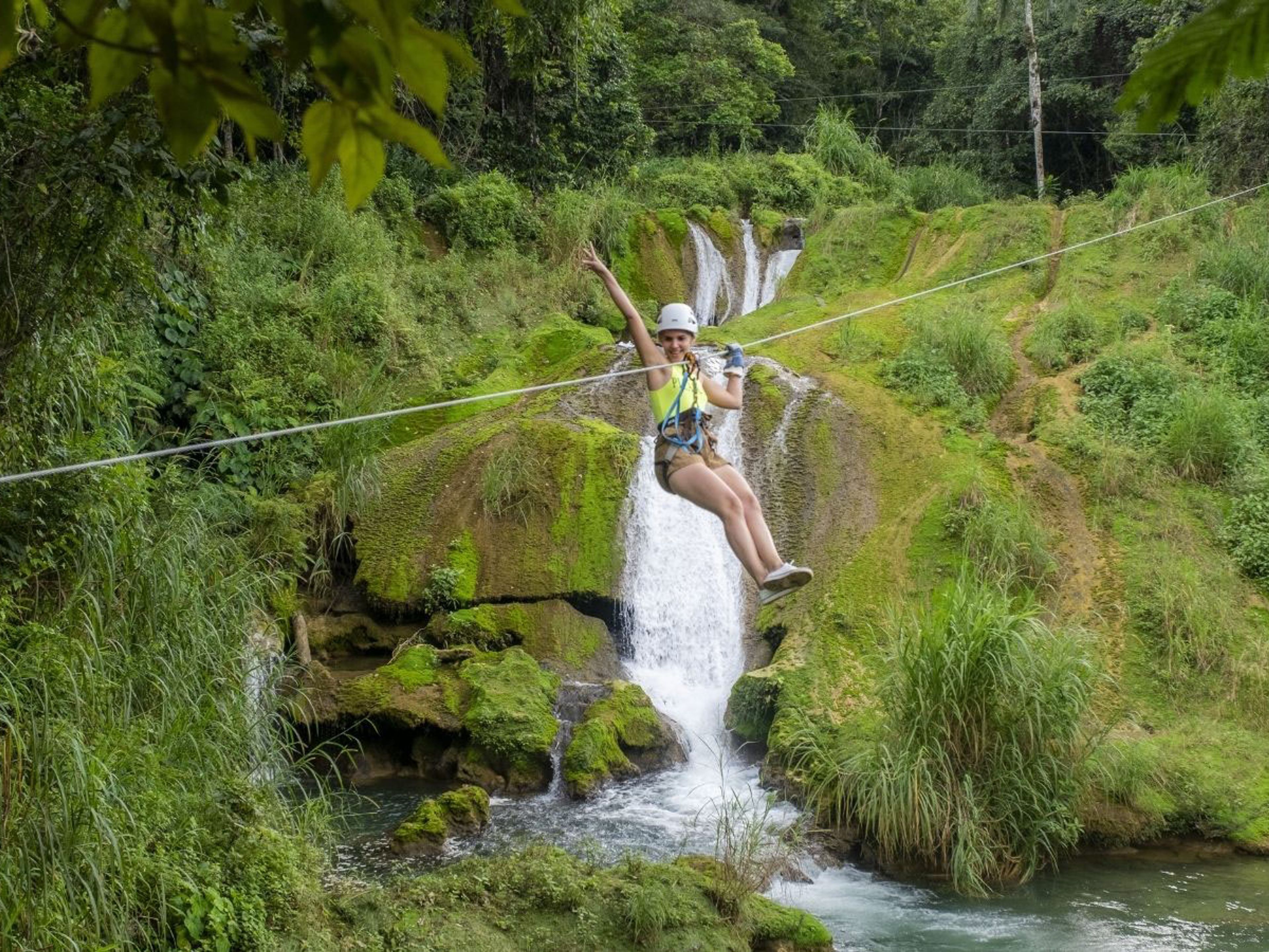 Tour "AVENTURE AU PARC NATUREL D'EL NICHO". El Nicho Natural Park panoramic view, Cienfuegos. Cuba.