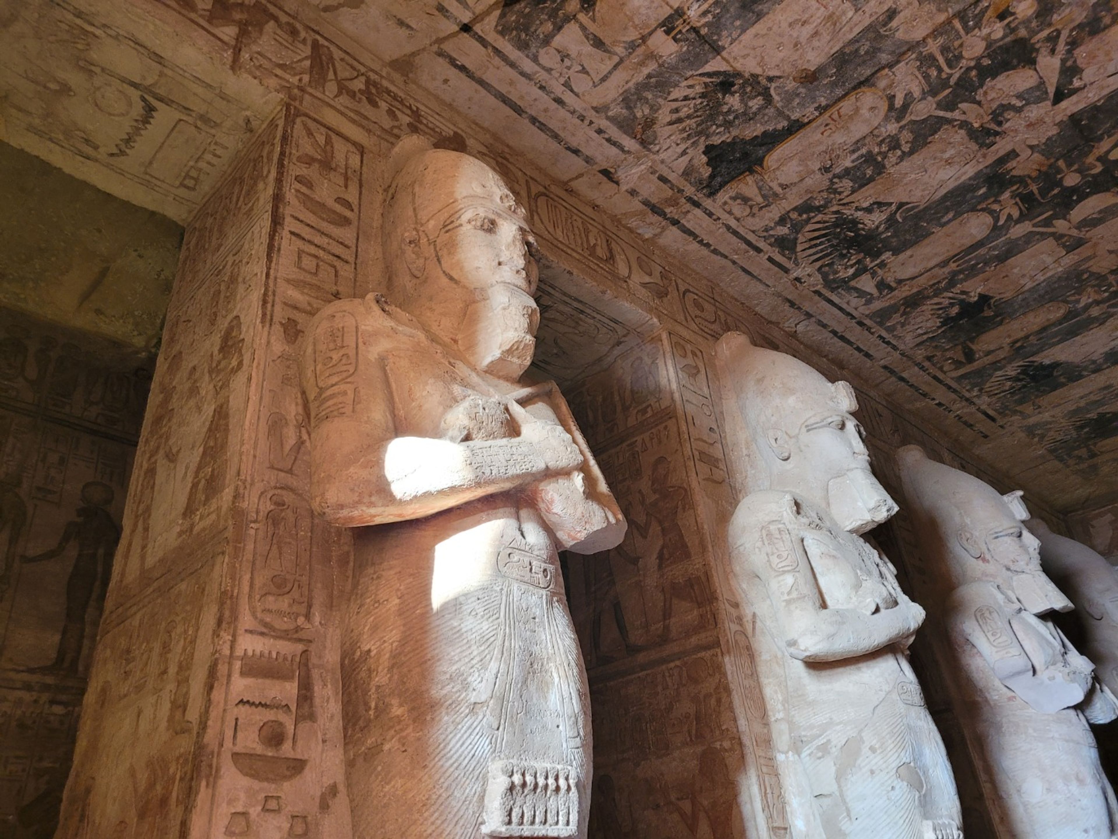 "GANZTÄGIGE TOUREN ZUM TEMPEL VON ABU SIMBEL" Private Tour. THE TEMPLE OF ABU SIMBEL interior view, Egypt.