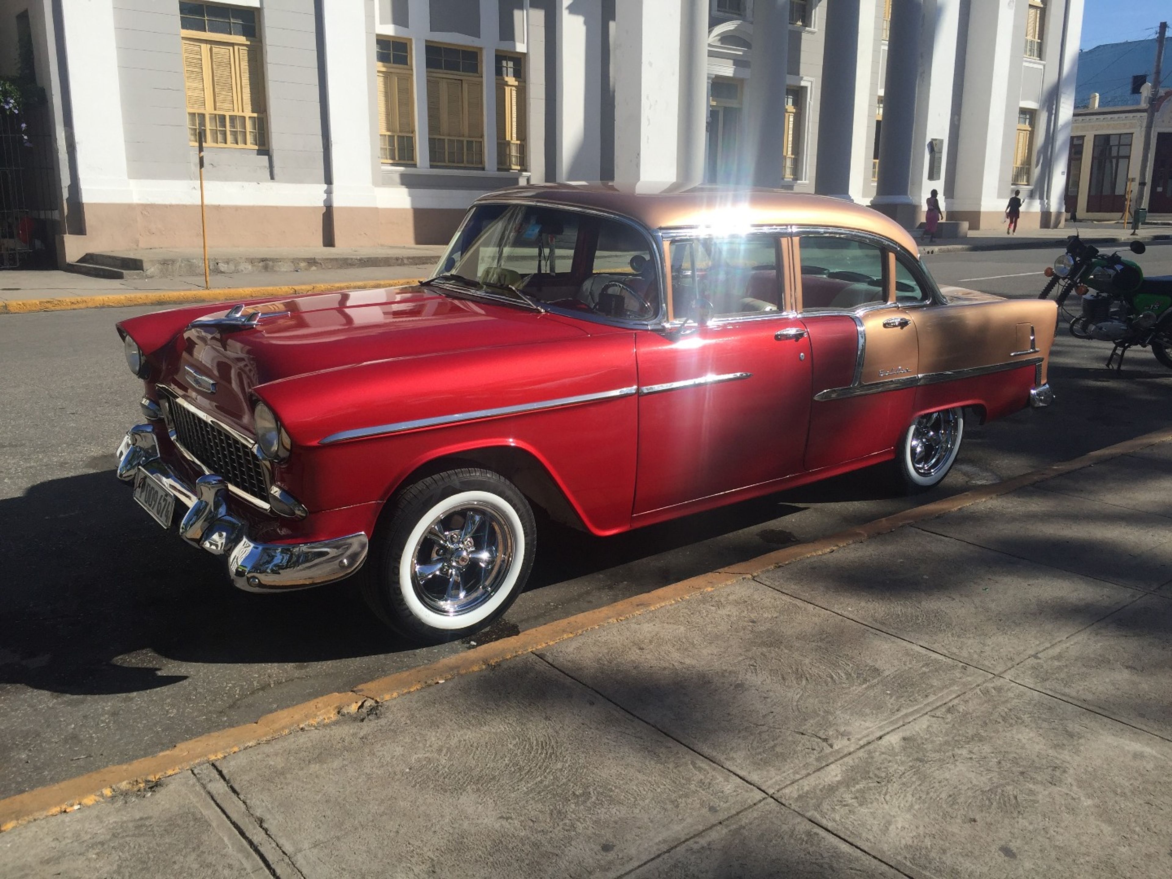 "Tour à Cienfuegos et Santa Clara dans les Voitures Classiques Américaines" Overnight Tour (2 jours / 1 nuit). “Ride to Cienfuegos & Santa Clara in Old Fashion American Classic Cars” Overnight Tour (2 days / 1 night)