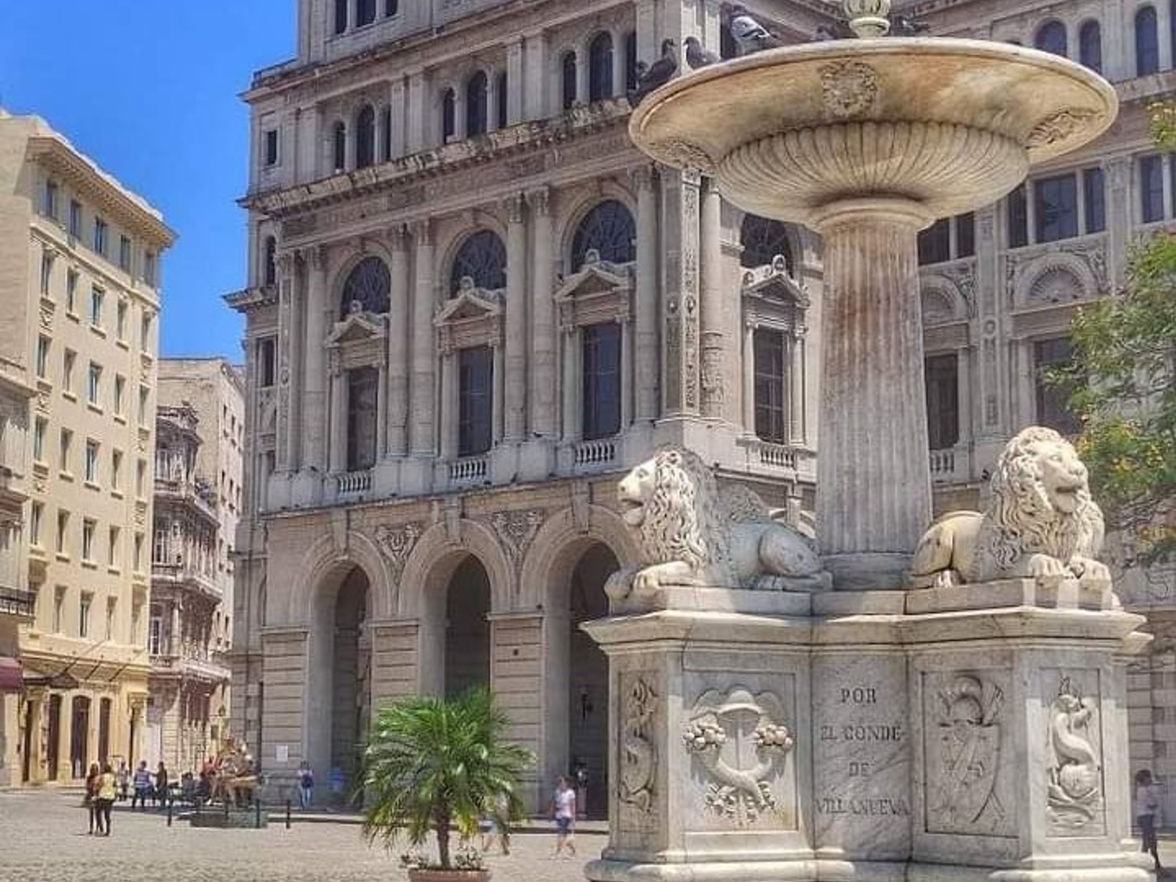 Tour “A LA HAVANE“. San Francisco de Asis square panoramic view, Havana, Cuba.