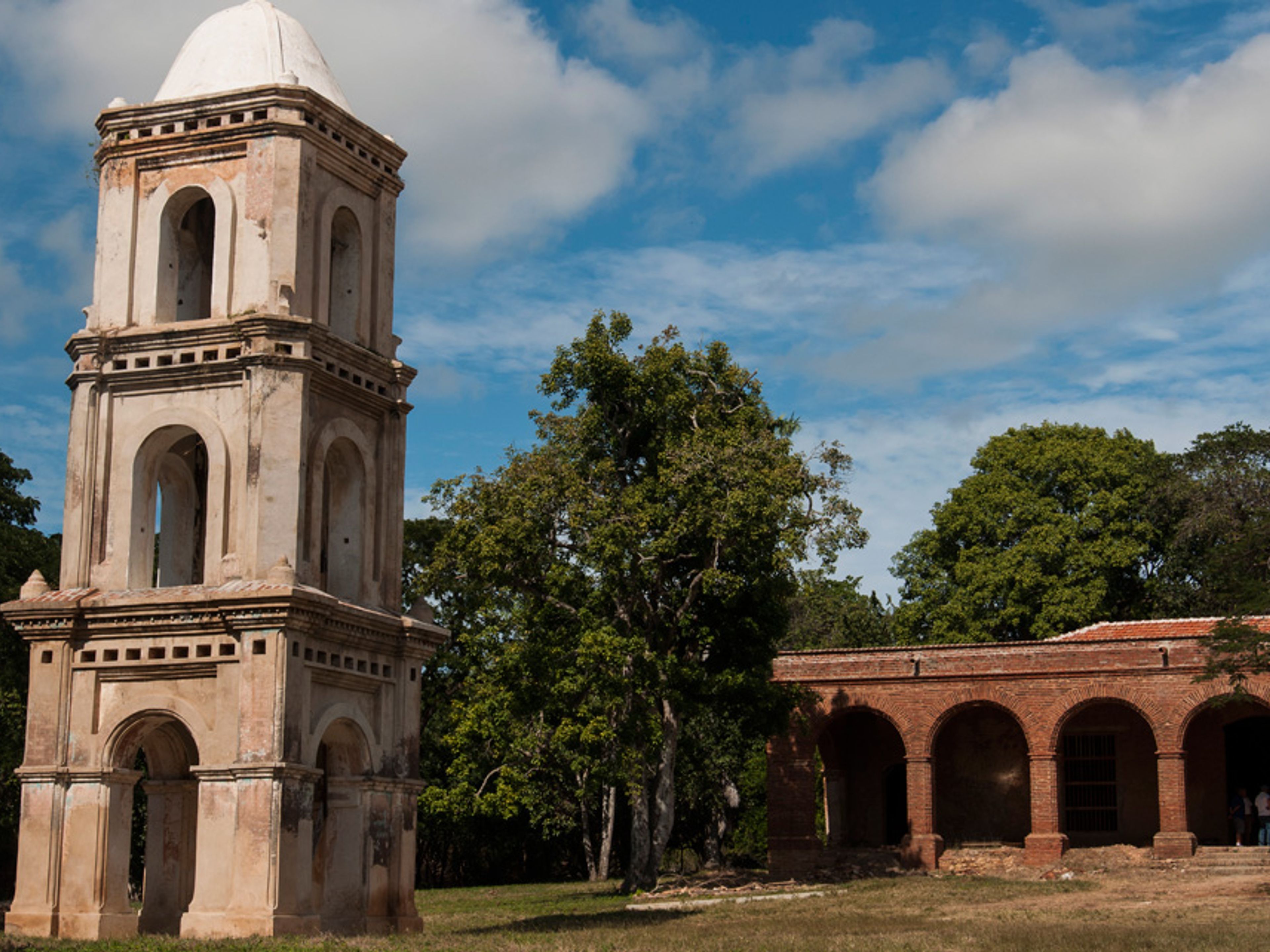 “STADTRUNDFAHRTEN DURCH DAS ZUCKERMÜHLENTAL“ Tour. The Sugar Mills Valley Panoramic View, Trinidad, Sancti Spíritus, Cuba.