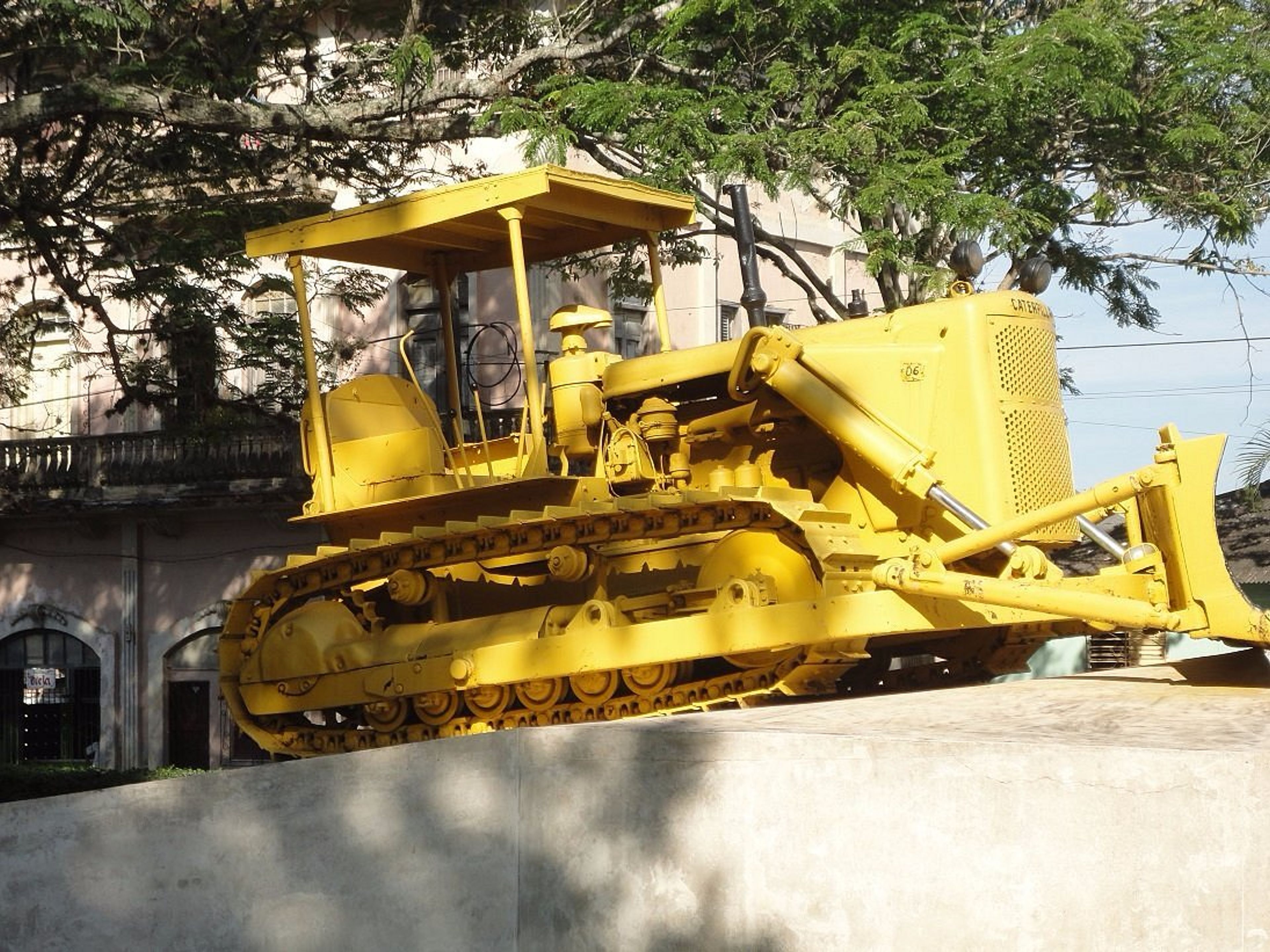 Jeep Safari "DOS CIUDADES EN 1 DÍA". The Armored Train monument panoramic view, Santa Clara, Villa Clara, Cuba.
