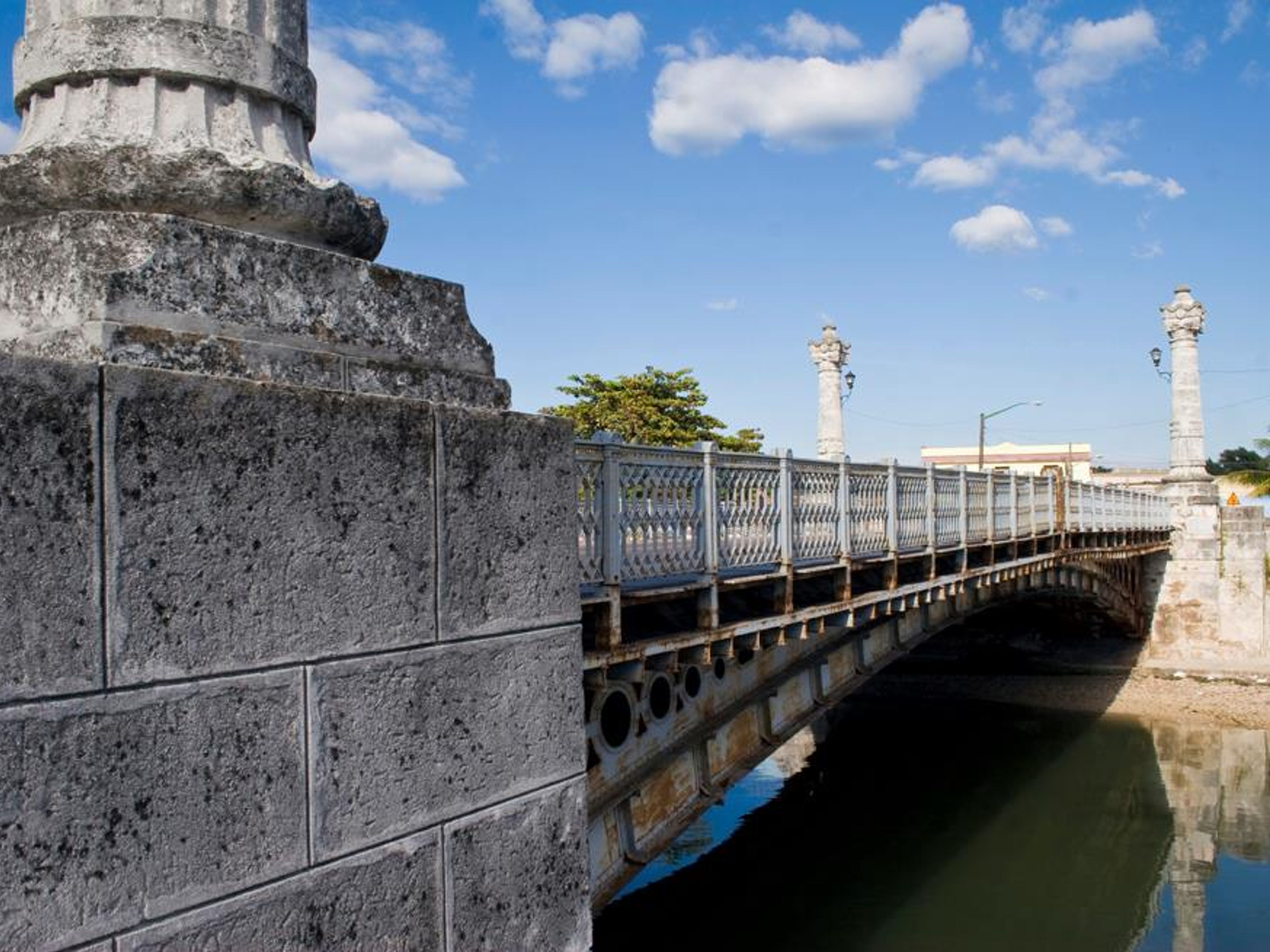 Tour “Descobrindo Havana, Matanzas e Varadero em Carros Clássicos”. Bridge in the city of Matanzas, “Discovering Havana, Matanzas and Varadero in Classic Cars” Tour