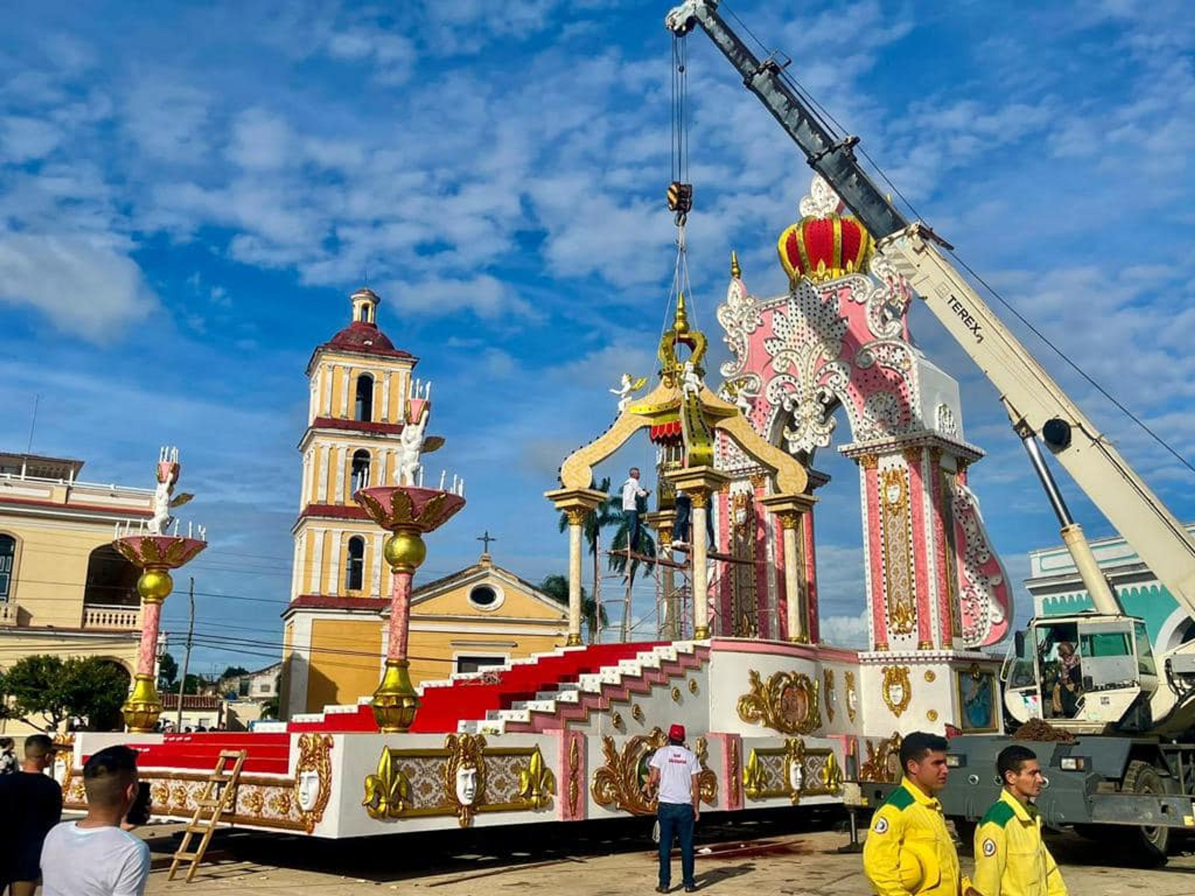 Excursão "OVERNIGHT PARRANDAS CHIQUITAS EM SAN JUAN DE LOS REMEDIOS (15 de dezembro)". "OVERNIGHT PARRANDAS CHIQUITAS IN SAN JUAN DE LOS REMEDIOS (December 15)" Tour, Remedios, Villa Clara, Cuba.