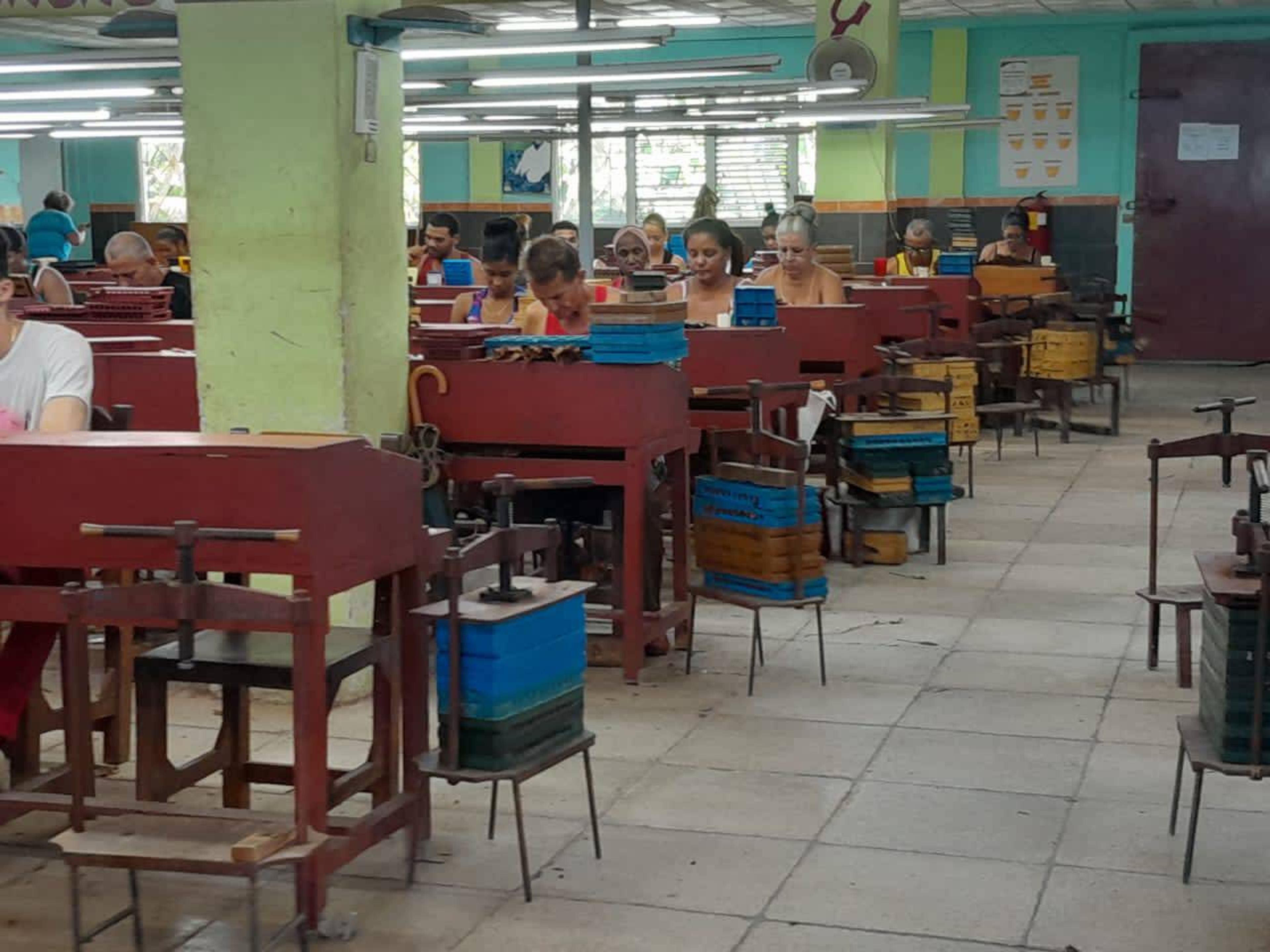 "EINTRITT IN DIE TABAKFABRIK IN SANTIAGO DE CUBA" Tour. The tobacco factory in Santiago de Cuba, Cuba.