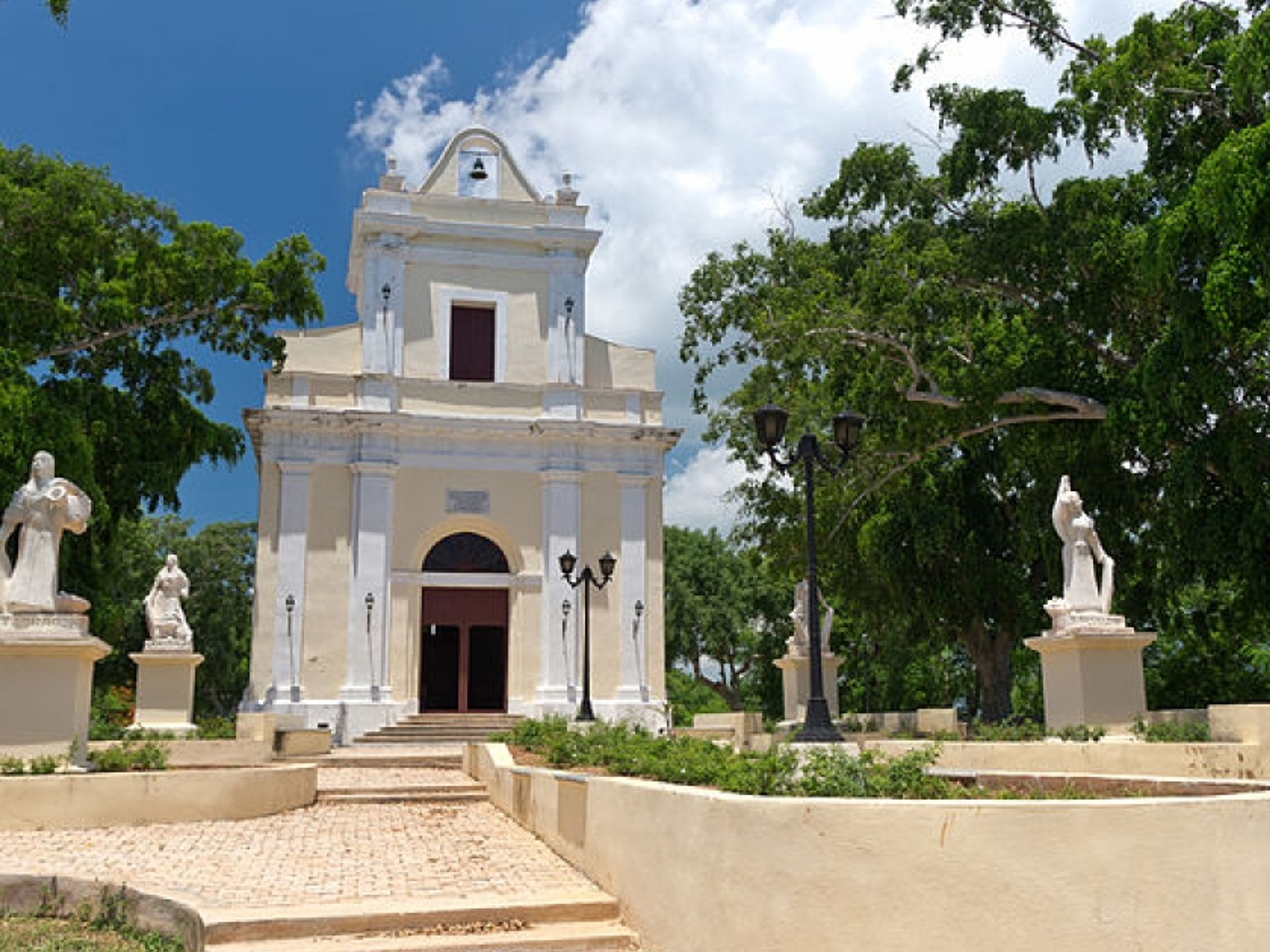 Частная экскурсия "Город Матансас - пещеры Белламар". Monserrate Hermitage, Matanzas City