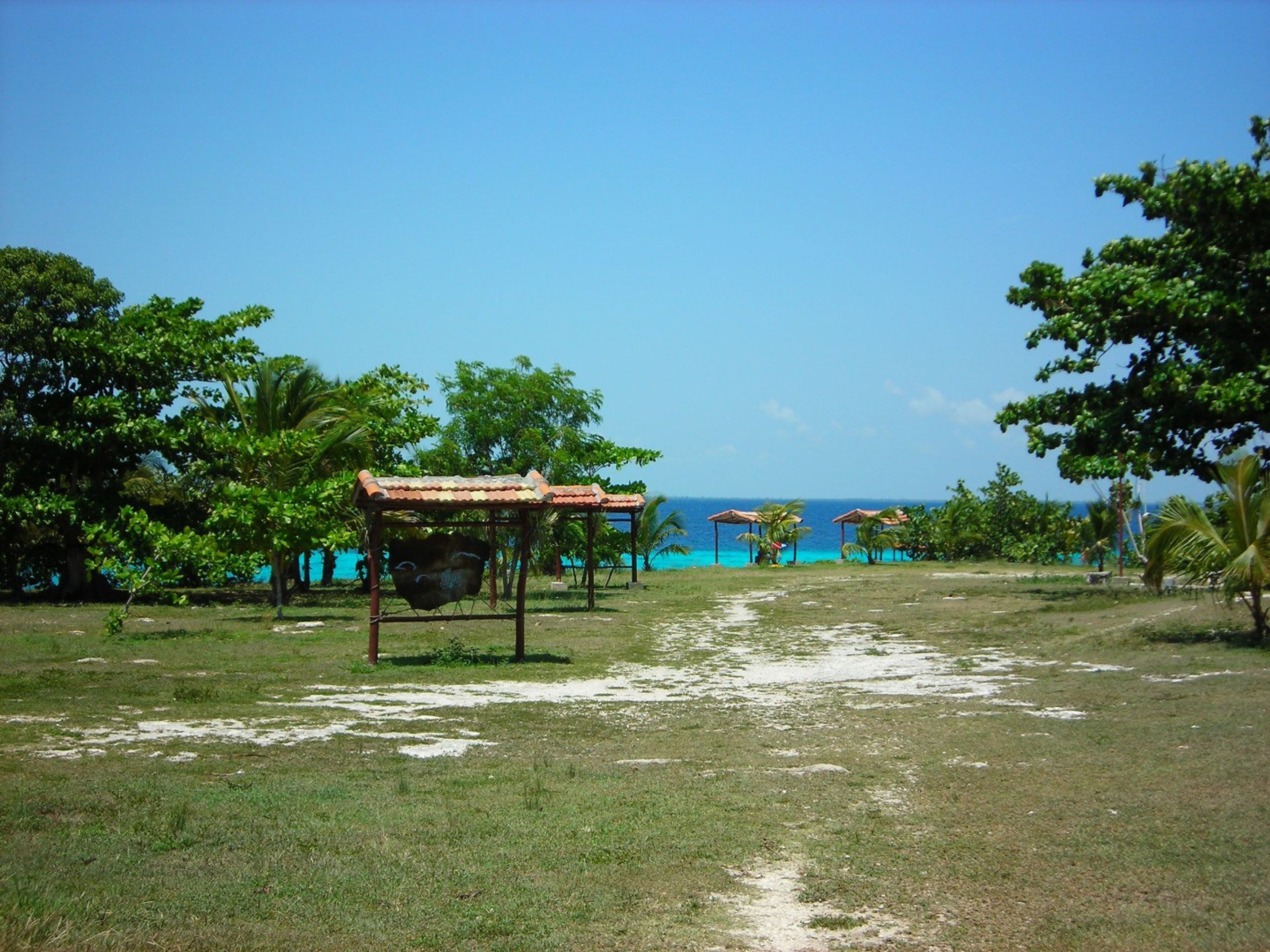 Jeep Safari “CARIBBEAN DAY“ (CIENAGA DE ZAPATA, RESERVA DE LA BIOSFERA). Snorkeling in Punta Perdiz, a coral reef located in the Bay of Pigs